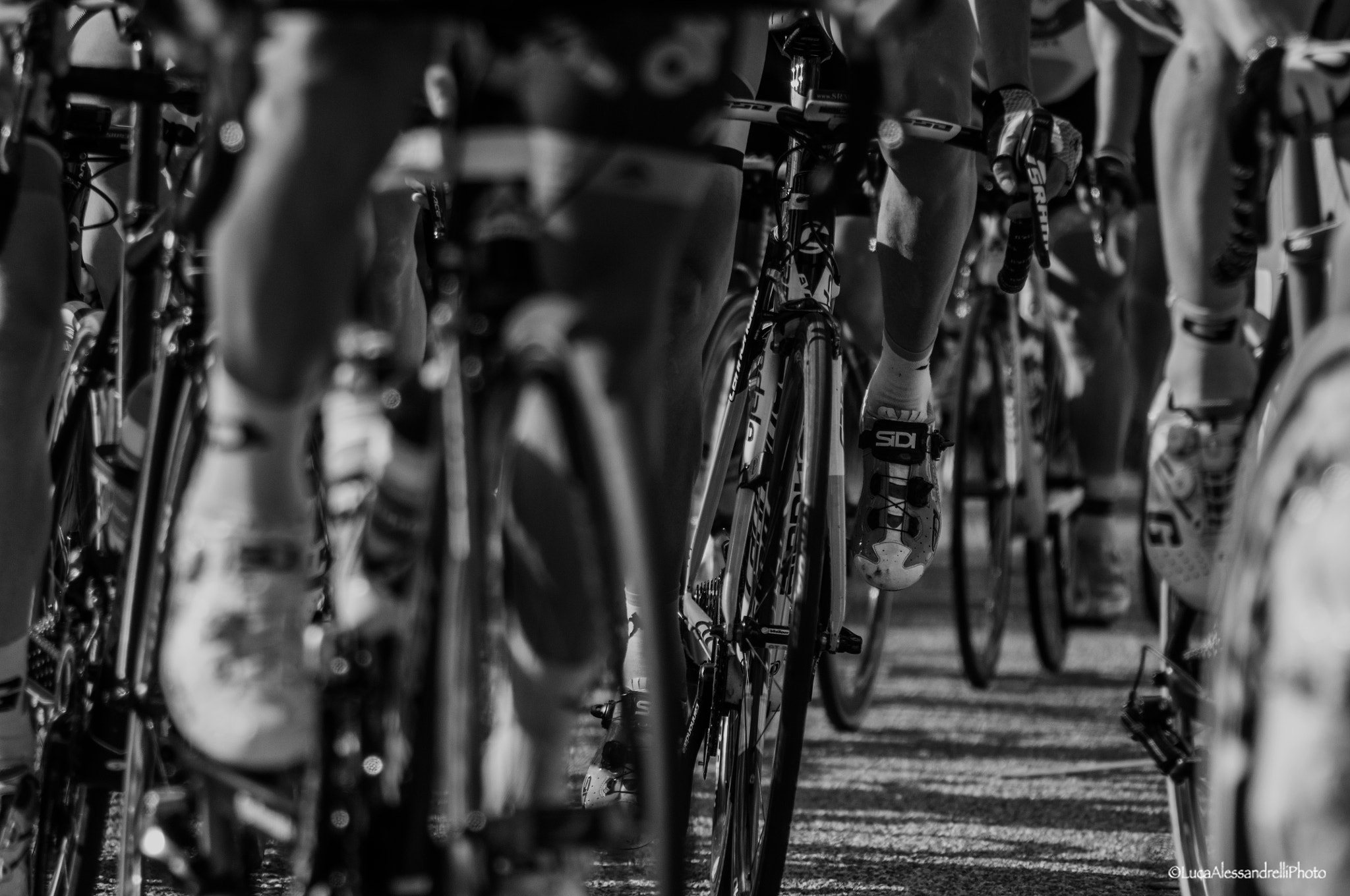 Nikon D90 + AF Nikkor 70-210mm f/4-5.6D sample photo. Cycles - giro d'italia photography