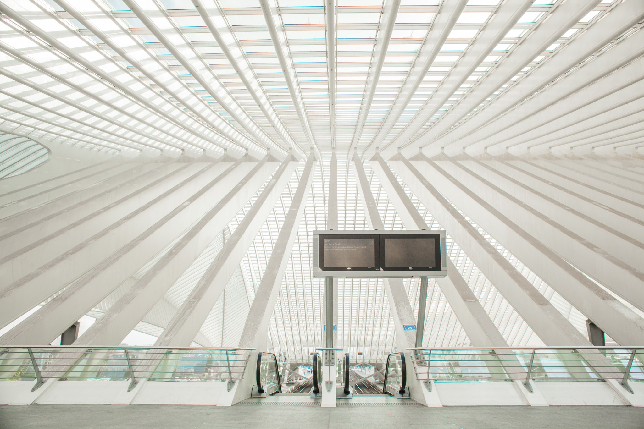 Canon EF 28mm F1.8 USM sample photo. Liege central station photography