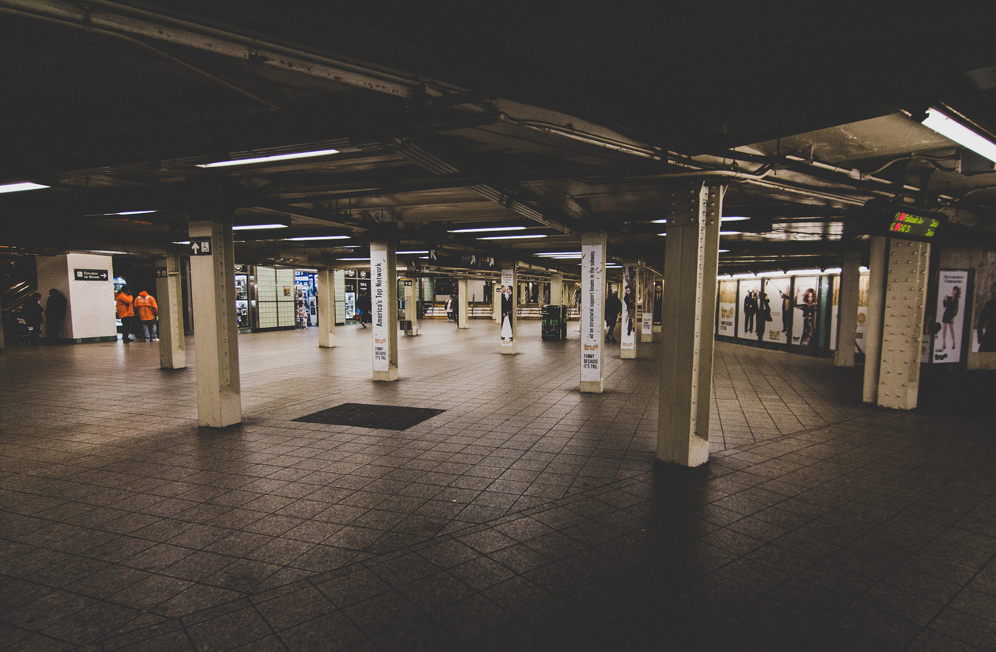 Canon EOS 650D (EOS Rebel T4i / EOS Kiss X6i) sample photo. Subway photography