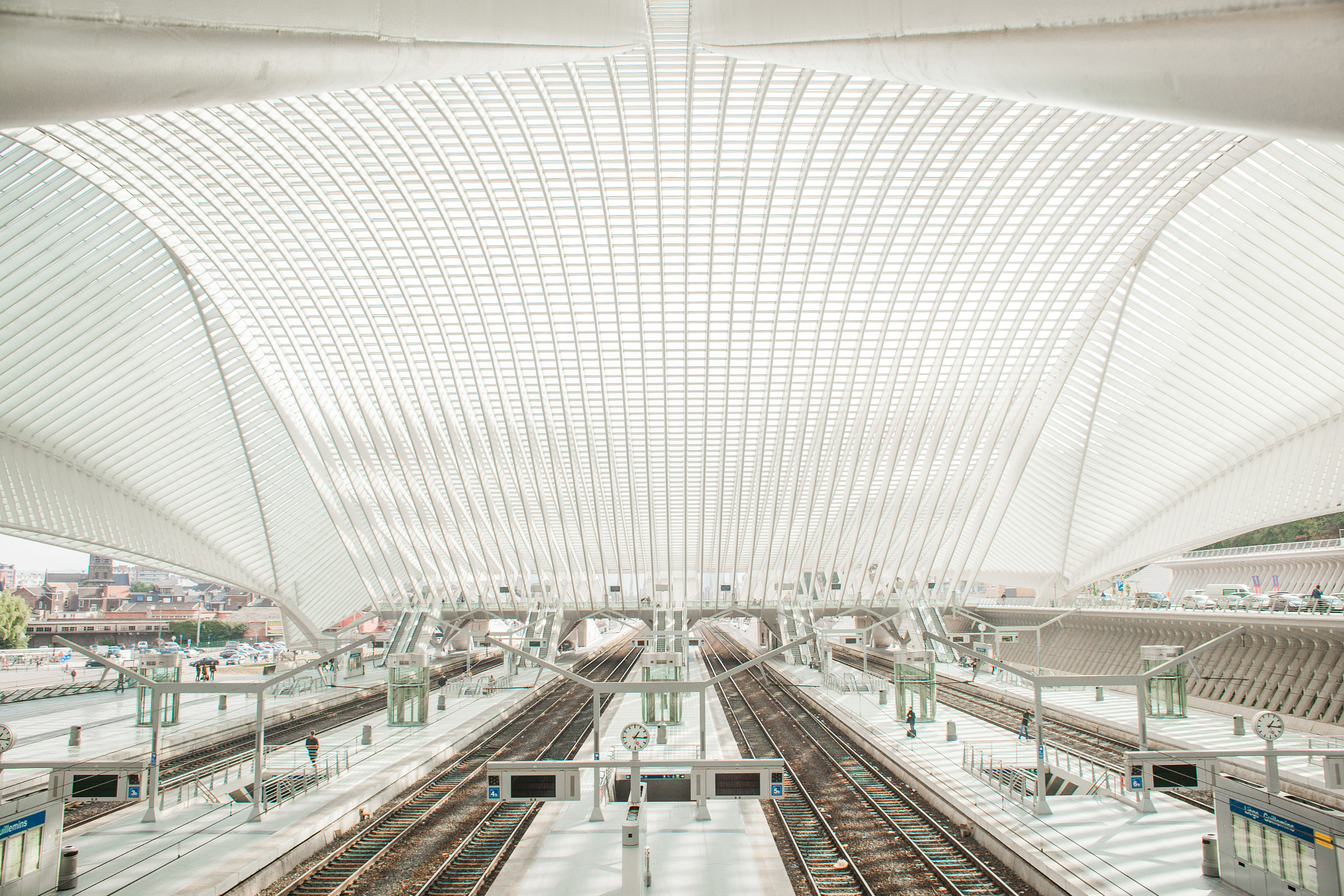 Canon EF 28mm F1.8 USM sample photo. Liege central station photography