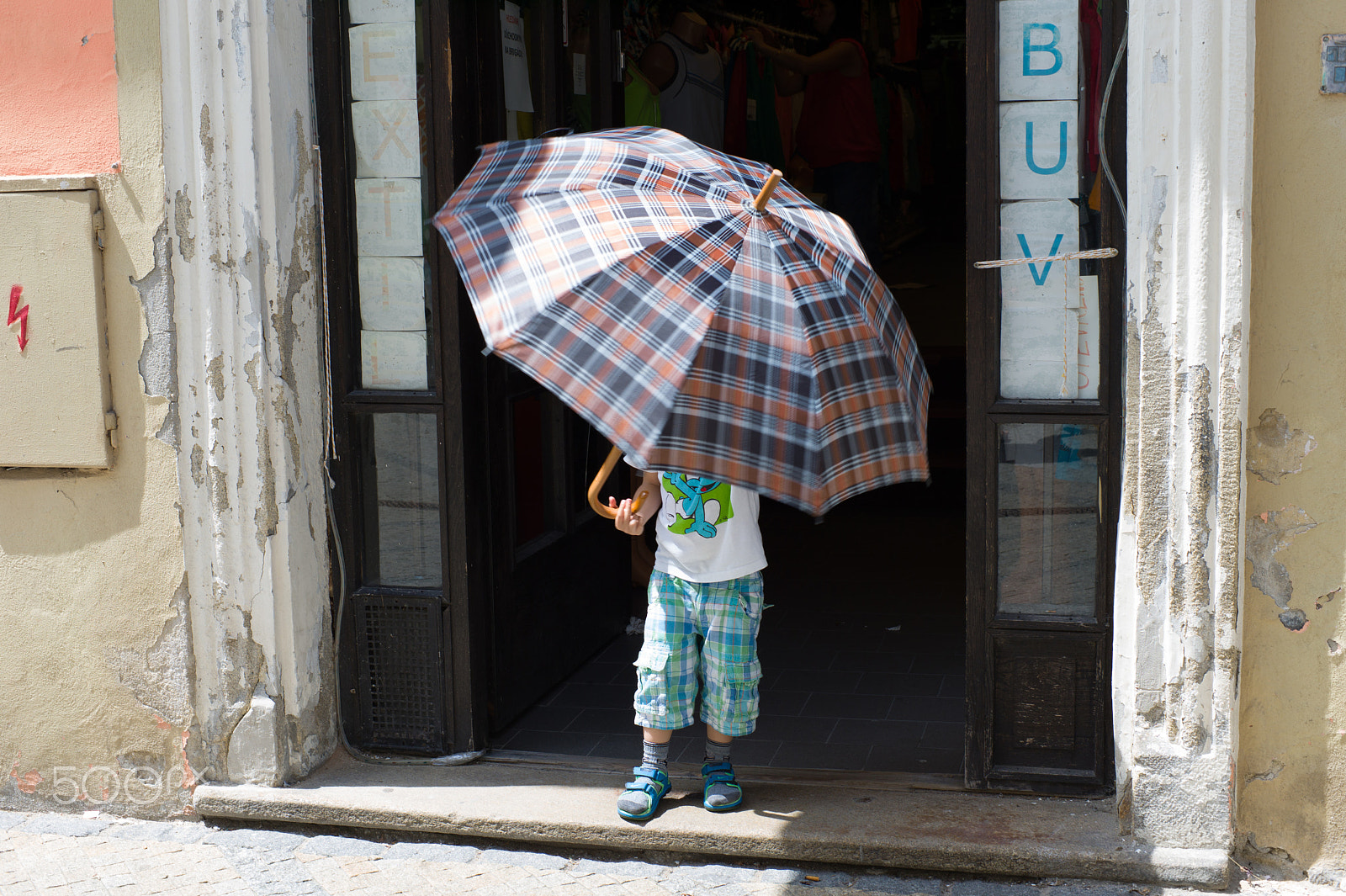 Leica M9 + Noctilux-M 50mm f/1 sample photo. Umbrela photography