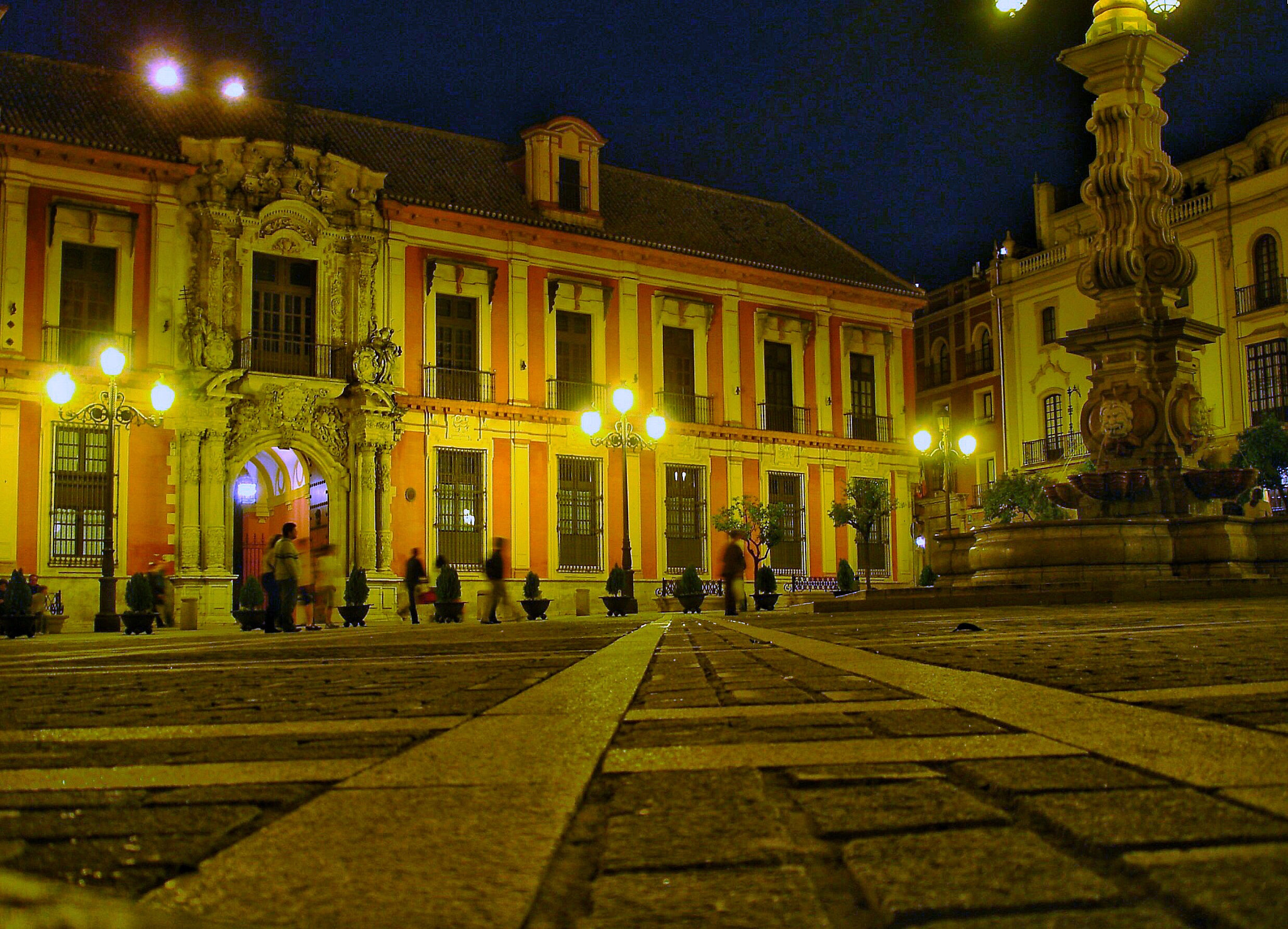 Sony DSC-P100 sample photo. Plaza de la virgen de los reyes photography