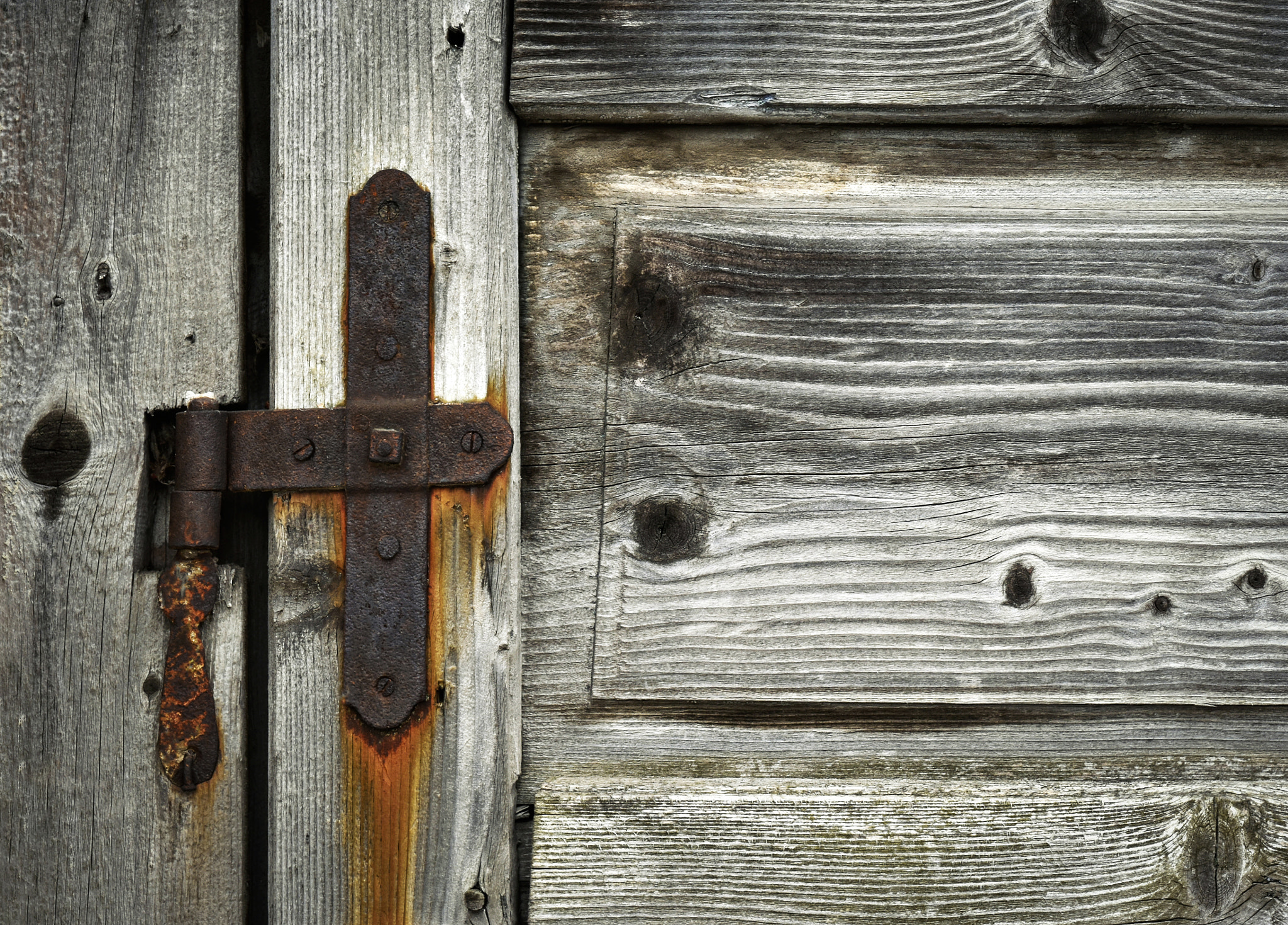 Nikon D5500 sample photo. Detail of old wooden door hinge photography