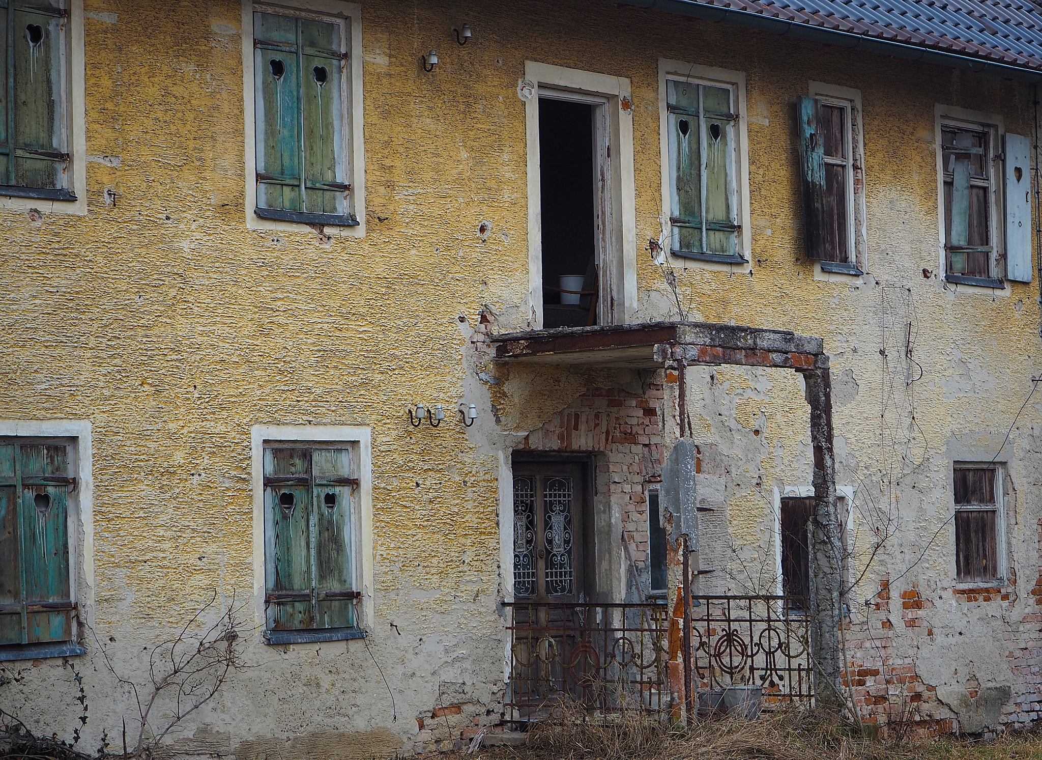 Olympus OM-D E-M5 II sample photo. The beauty of ugly photography
