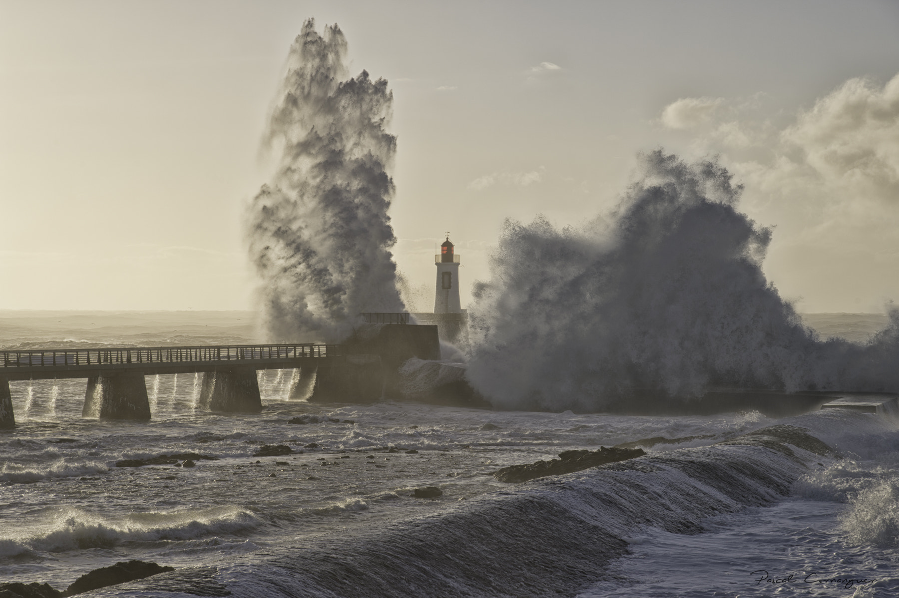 Nikon D4 sample photo. Tempete jetee chaume photography