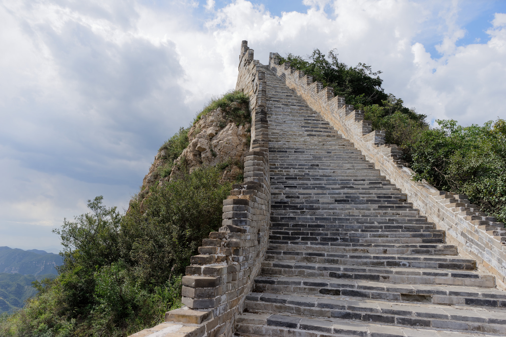 Sony a7 II + ZEISS Batis 25mm F2 sample photo. Stairway to... the watchtower of the great wall photography