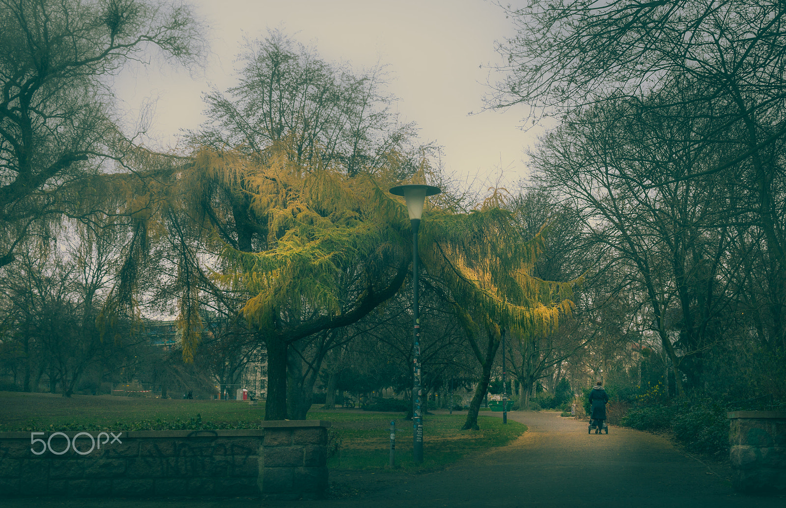 Canon EF-S 24mm F2.8 STM sample photo. Parque em berlim photography