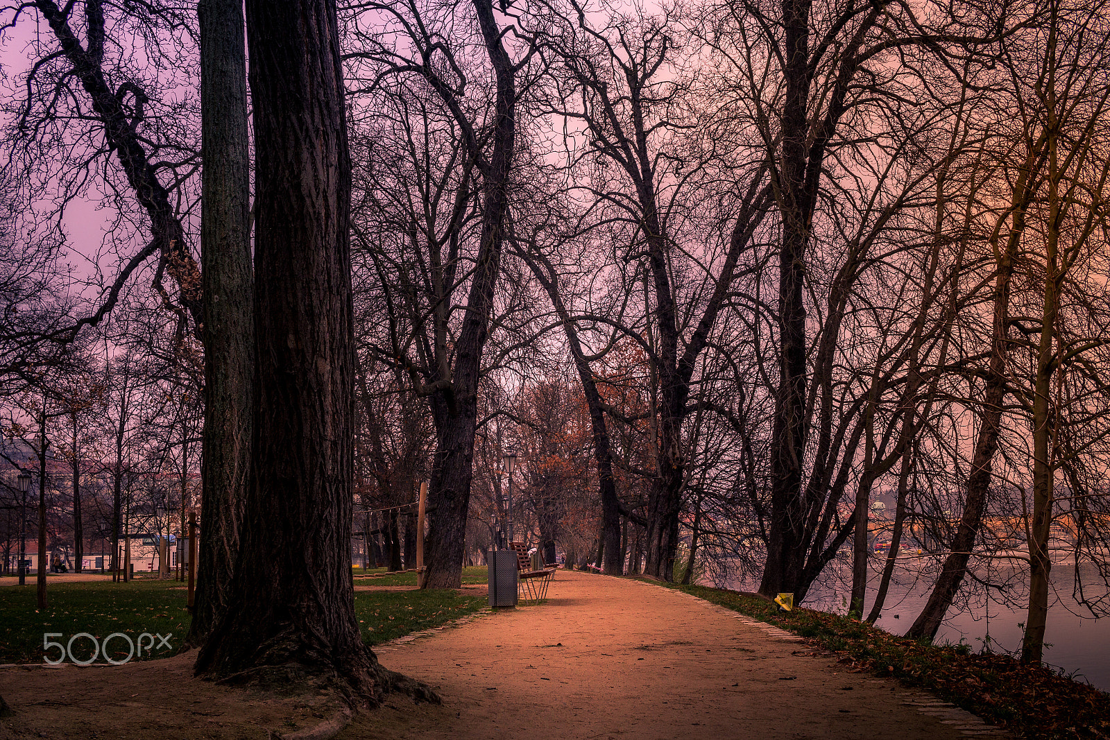 Canon EF-S 24mm F2.8 STM sample photo. Parque em praga photography