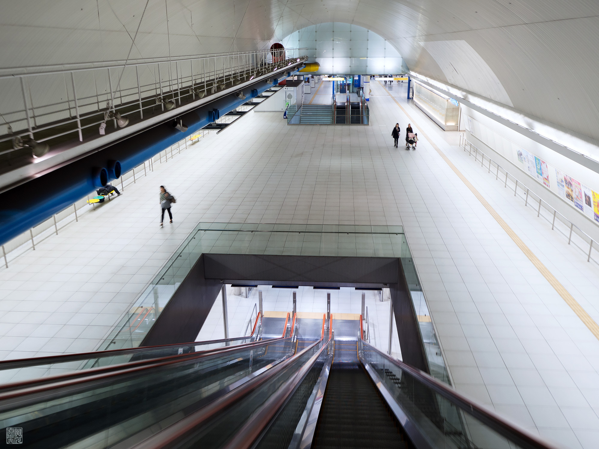 Olympus OM-D E-M10 II + LEICA DG SUMMILUX 15/F1.7 sample photo. Minatomirai station photography