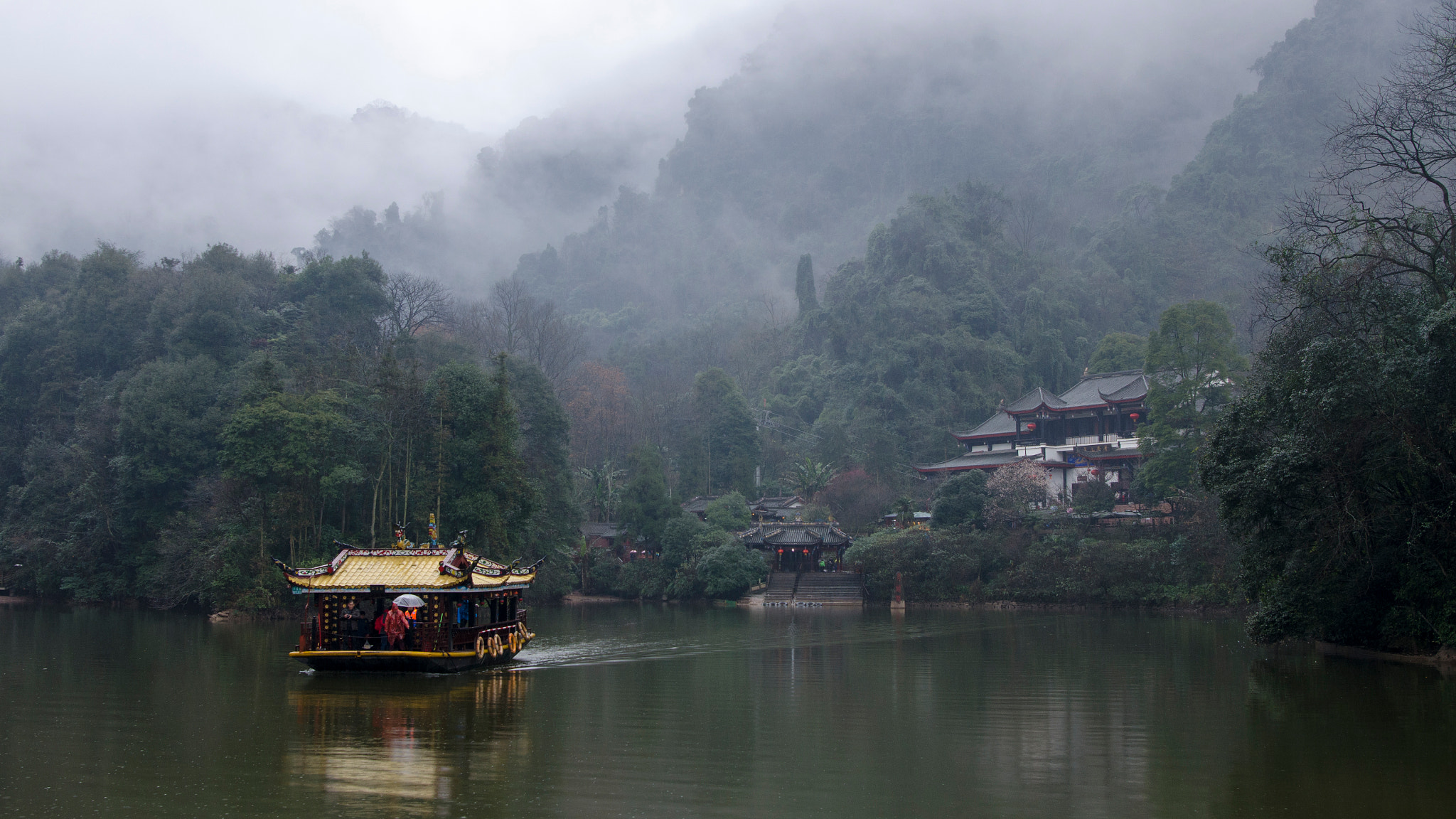 Nikon AF-S Nikkor 24-70mm F2.8E ED VR sample photo. 青城山 雨中 美景如画 photography