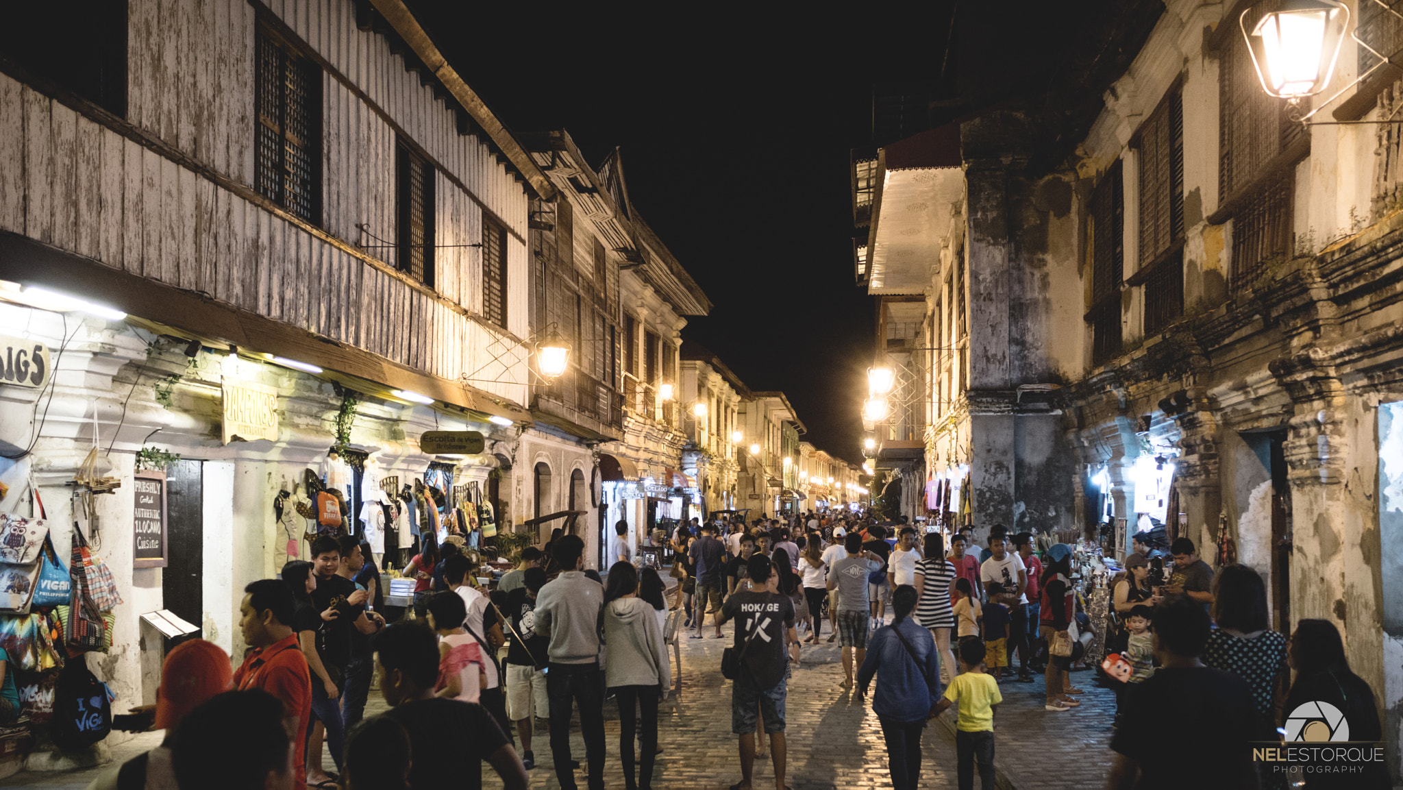 Sony Sonnar T* E 24mm F1.8 ZA sample photo. Calle crisologo photography