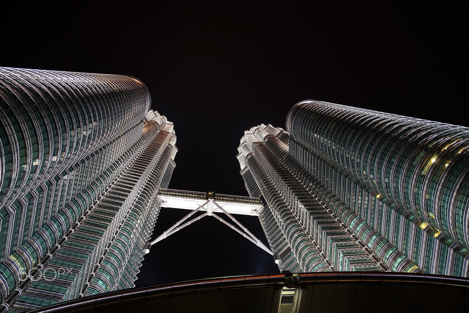 Fujifilm X-A2 + Fujifilm XF 18-55mm F2.8-4 R LM OIS sample photo. Klcc tower malaysia photography