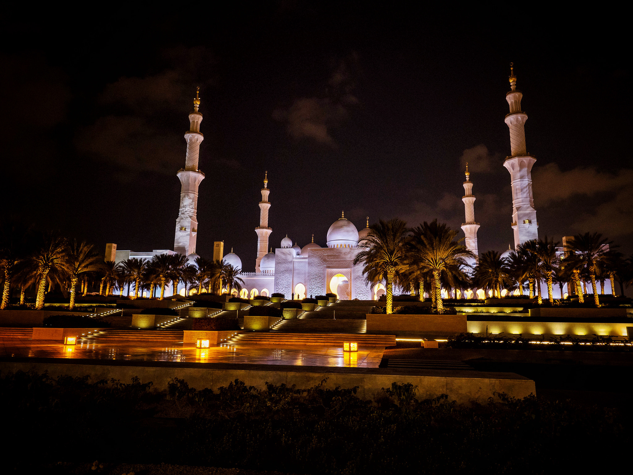 Olympus OM-D E-M1 Mark II + Olympus M.Zuiko Digital ED 7-14mm F2.8 PRO sample photo. Sheikh zayed grand mosque photography