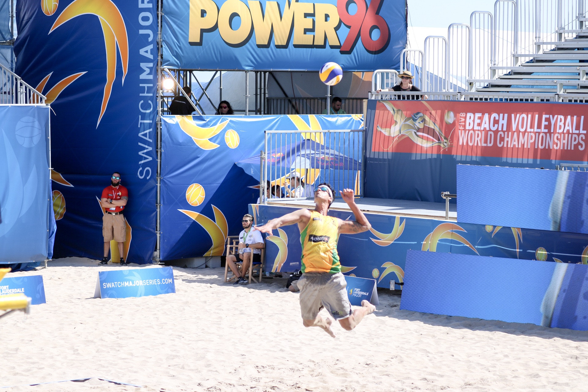 Canon EOS 750D (EOS Rebel T6i / EOS Kiss X8i) sample photo. Volleyball beach photography