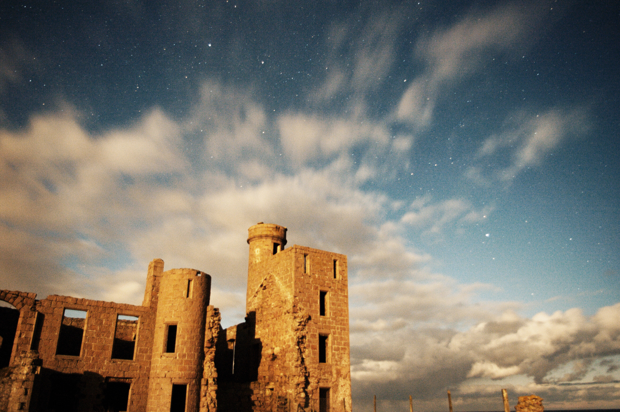 Samsung GX-20 sample photo. Starry starry night colour edition. slains castle photography