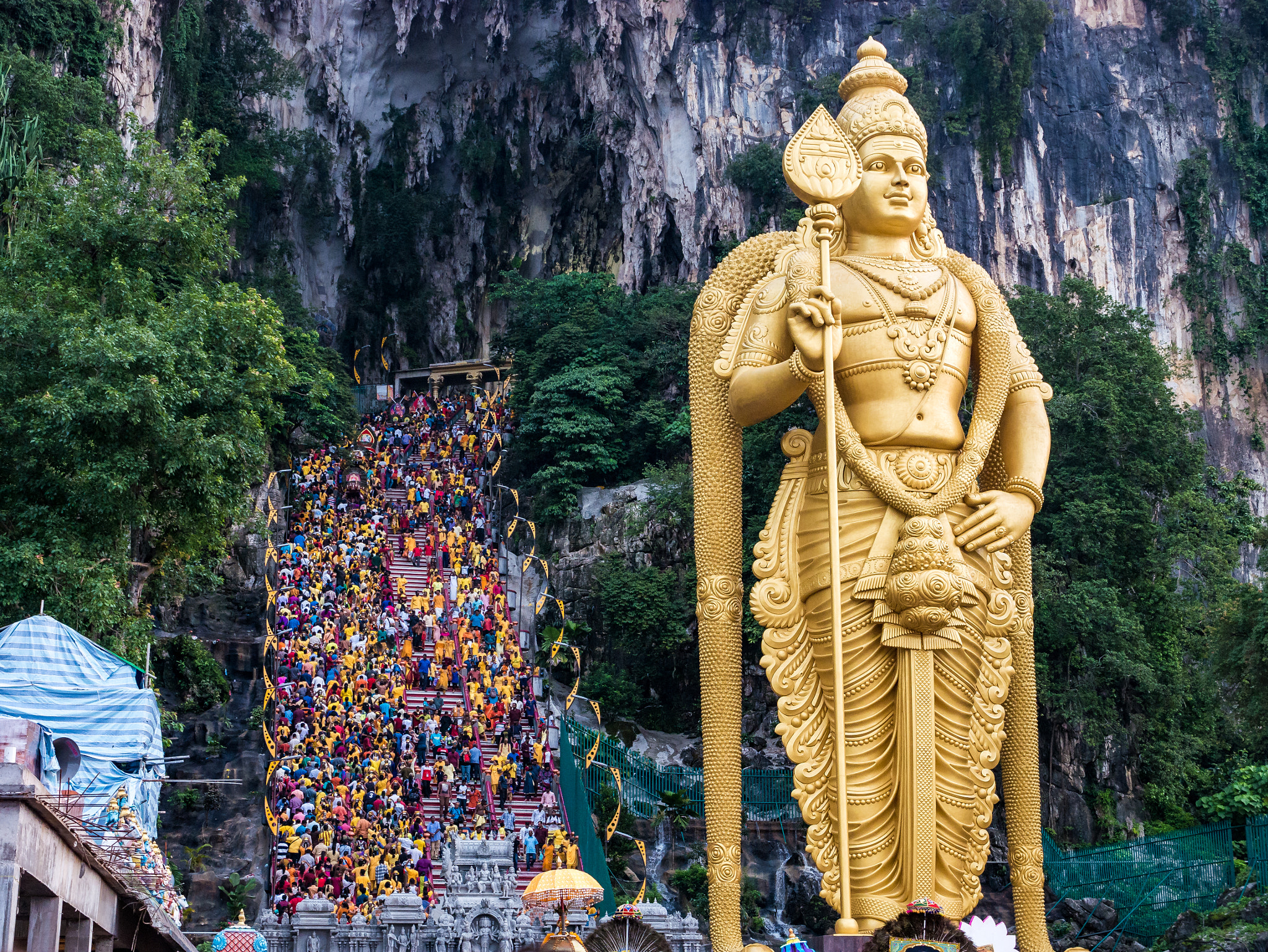 Panasonic Lumix DMC-G7 + Panasonic Lumix G X Vario 12-35mm F2.8 ASPH Power OIS sample photo. Thaibusam batu caves kl malaysia 2017 photography