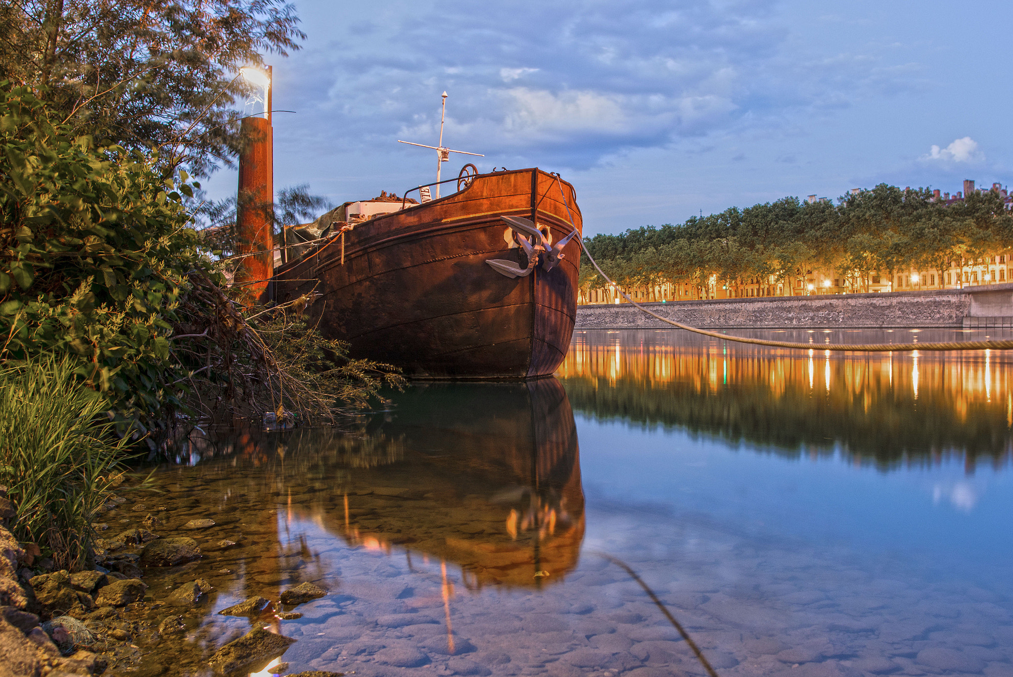 Nikon D7100 + Sigma 20mm F1.8 EX DG Aspherical RF sample photo. Rive gauche photography