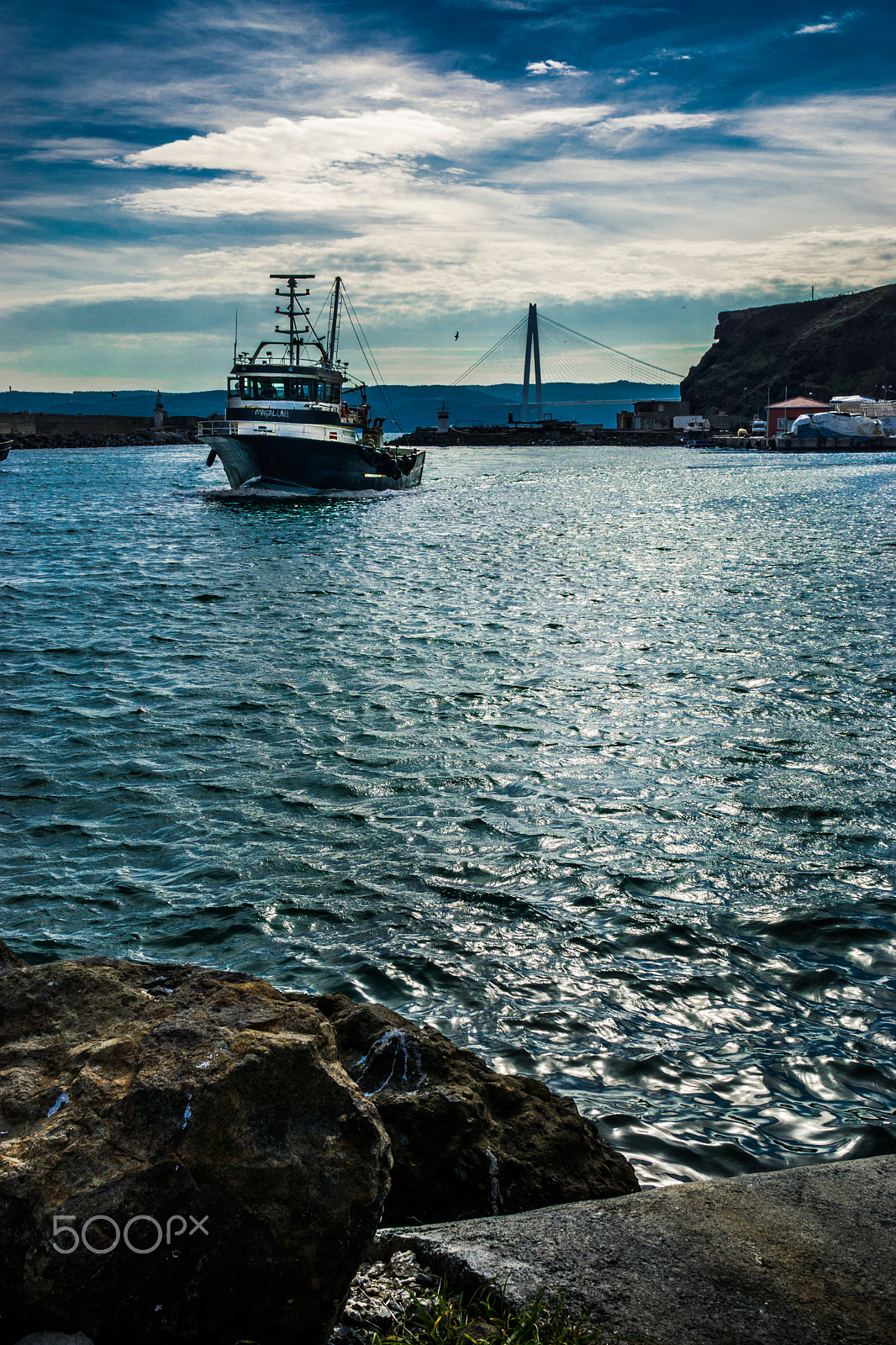 Sony Sonnar T* E 24mm F1.8 ZA sample photo. Fishing ship entering harbour - near istanbul photography