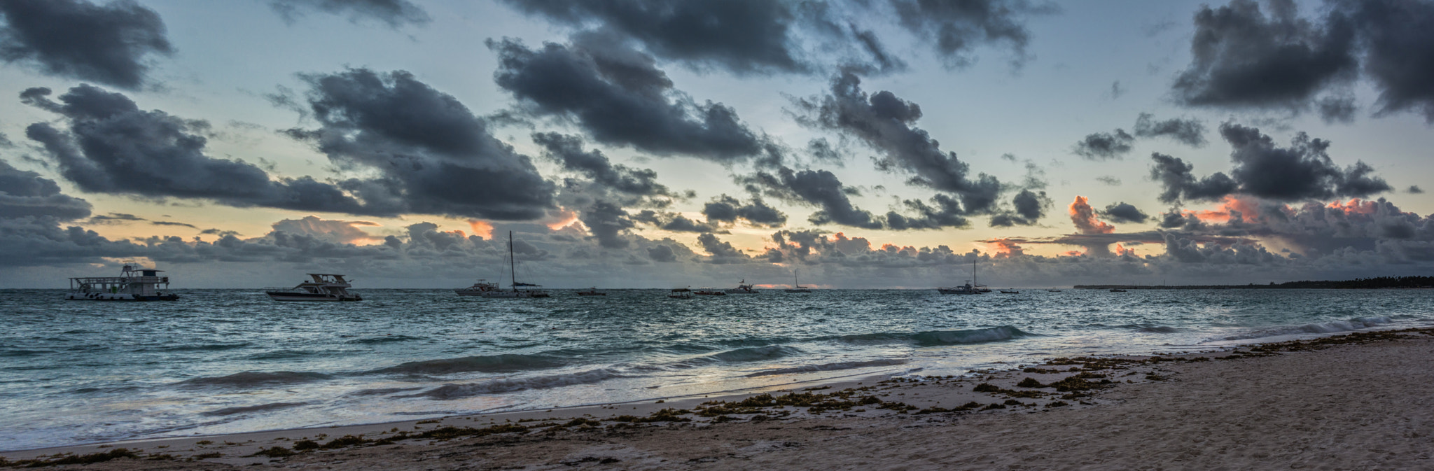 Nikon AF Nikkor 24-85mm F2.8-4D IF sample photo. Sea panorama photography