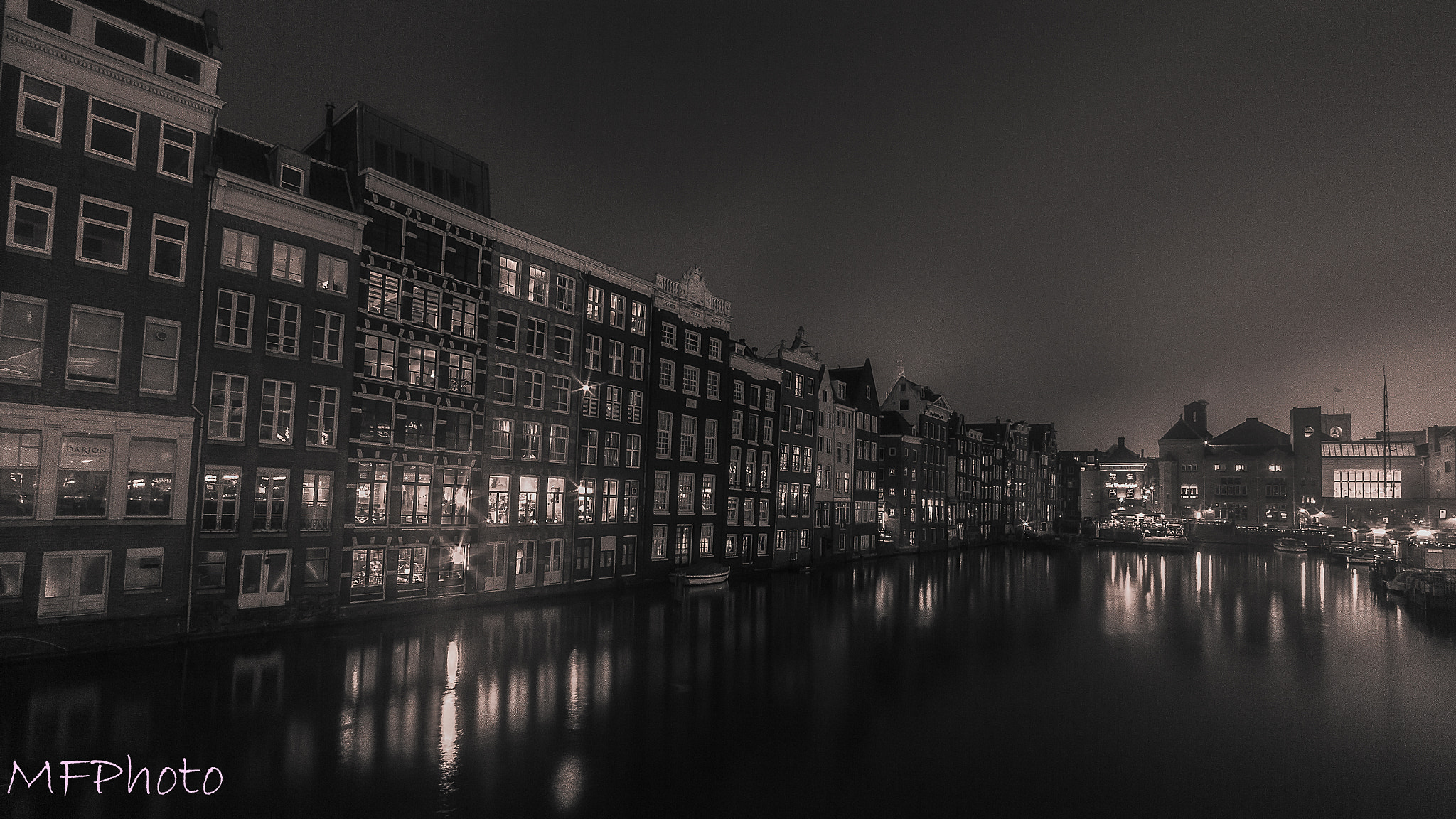 Canon EF-S 10-22mm F3.5-4.5 USM sample photo. Amsterdam afther dark photography
