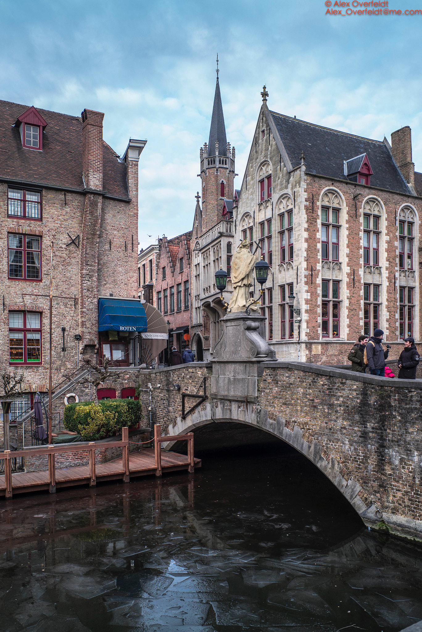 Leica Elmarit-M 28mm F2.8 ASPH sample photo. Walking through bruges on a cold winter day photography