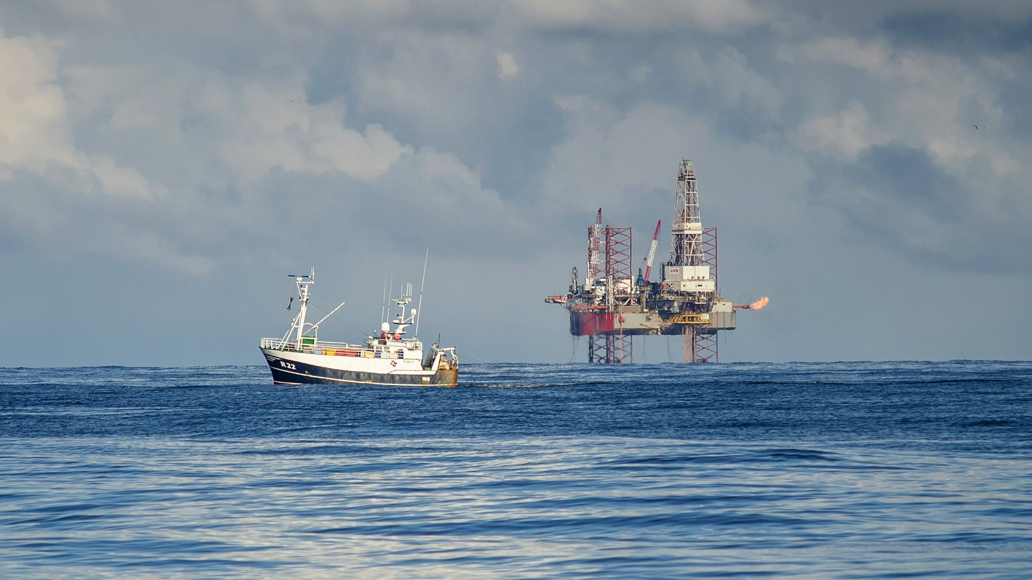 70-200mm F2.8 sample photo. Fishing near the oil rig photography