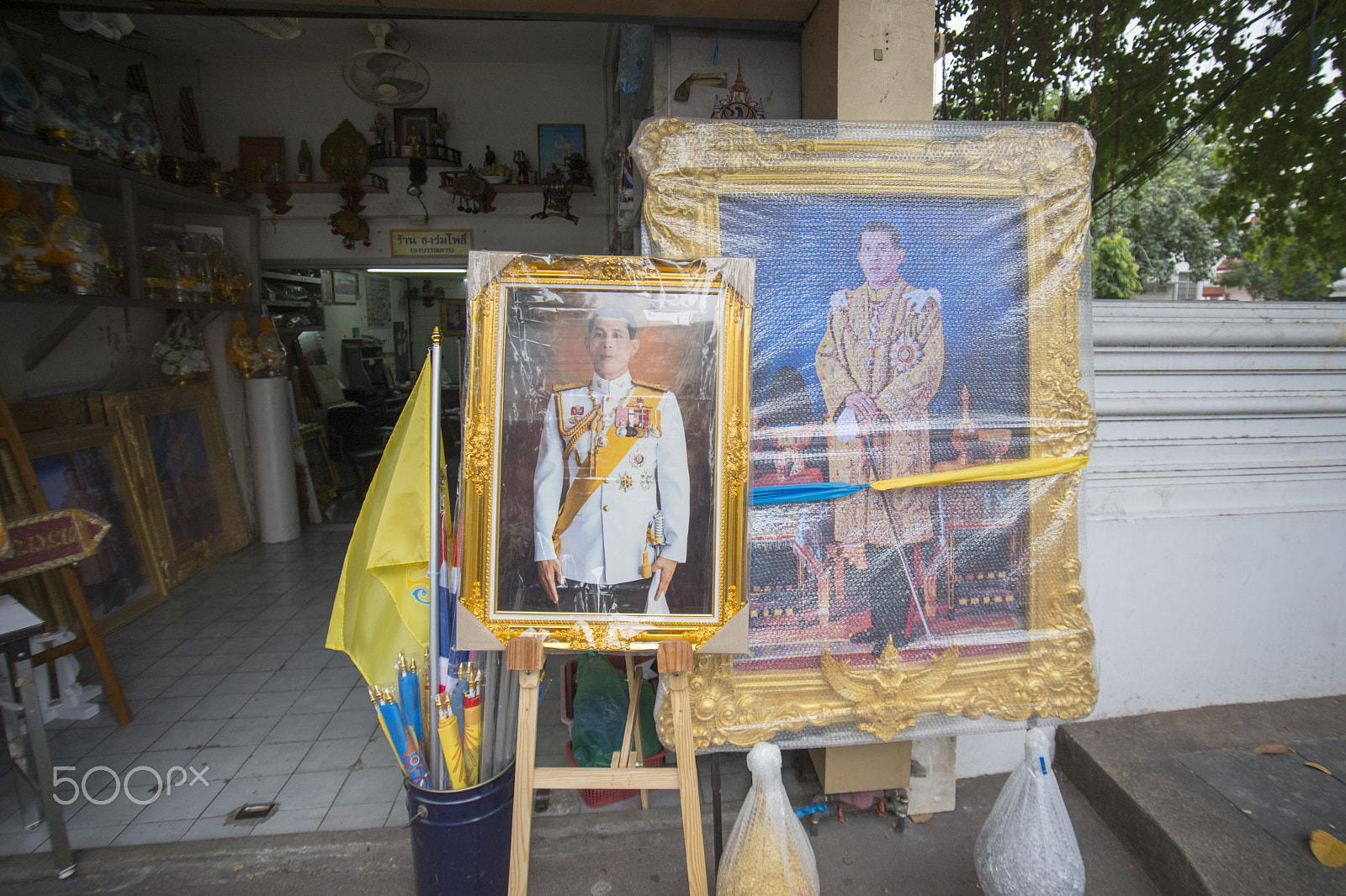 Nikon D800 + Sigma 17-35mm F2.8-4 EX DG  Aspherical HSM sample photo. Thailand bangkok king vajiralongkorn photography