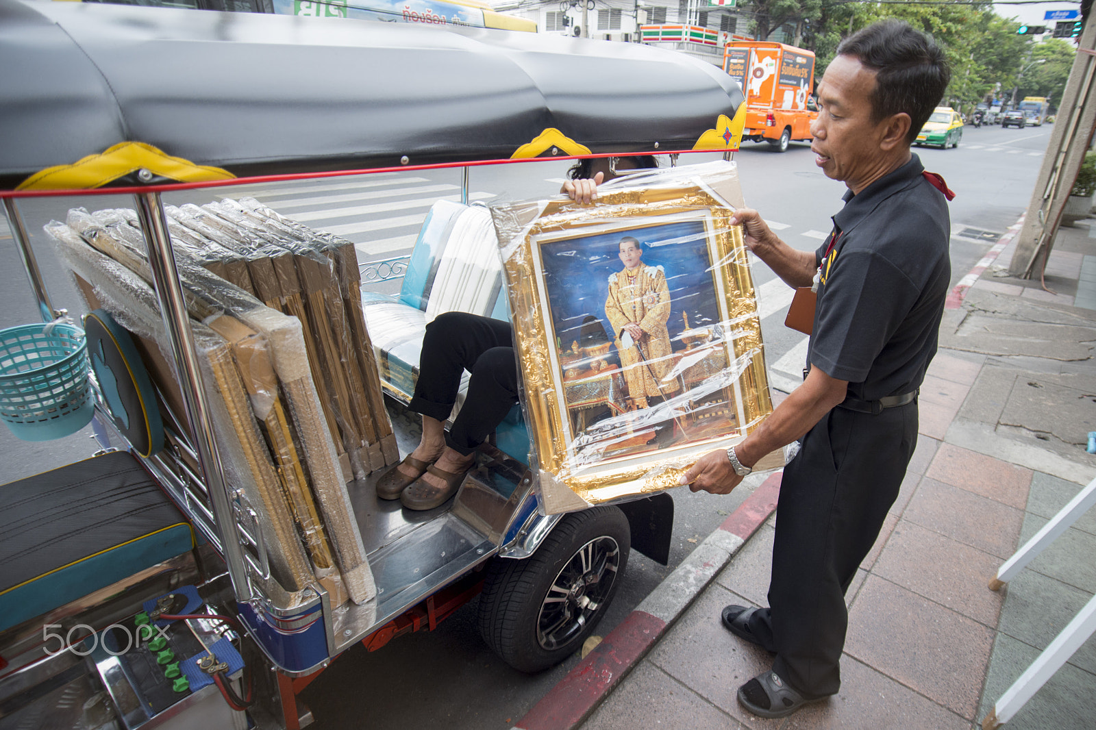 Nikon D800 + Sigma 17-35mm F2.8-4 EX DG  Aspherical HSM sample photo. Thailand bangkok king vajiralongkorn photography