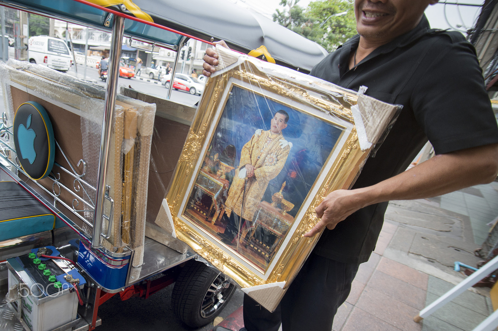 Nikon D800 + Sigma 17-35mm F2.8-4 EX DG  Aspherical HSM sample photo. Thailand bangkok king vajiralongkorn photography