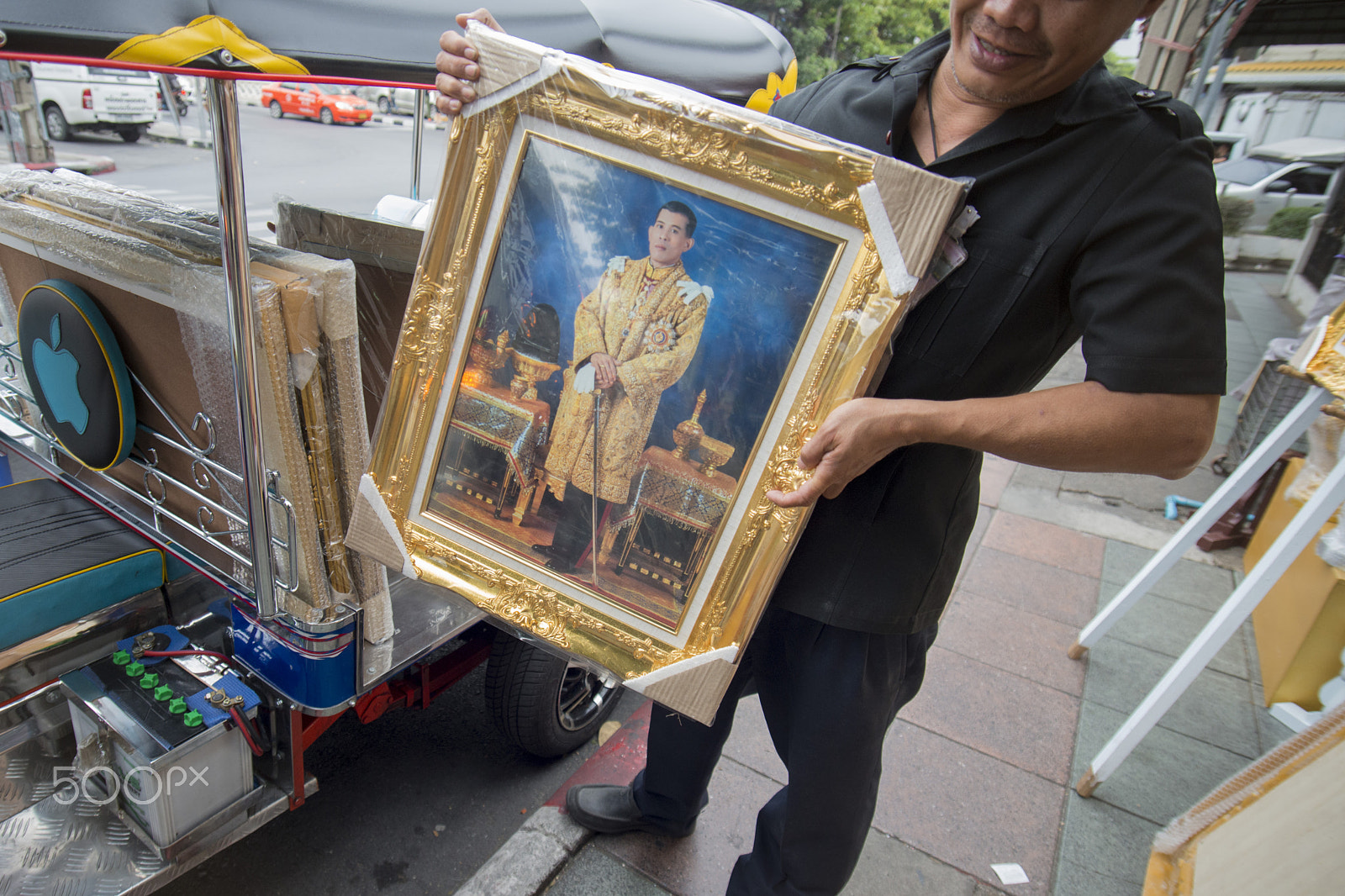 Nikon D800 + Sigma 17-35mm F2.8-4 EX DG  Aspherical HSM sample photo. Thailand bangkok king vajiralongkorn photography