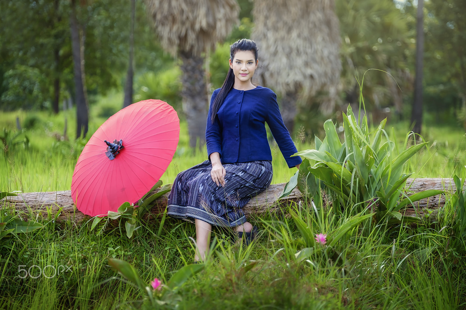 Fujifilm X-E2 + Fujifilm XF 50-140mm F2.8 R LM OIS WR sample photo. Thai local woman photography