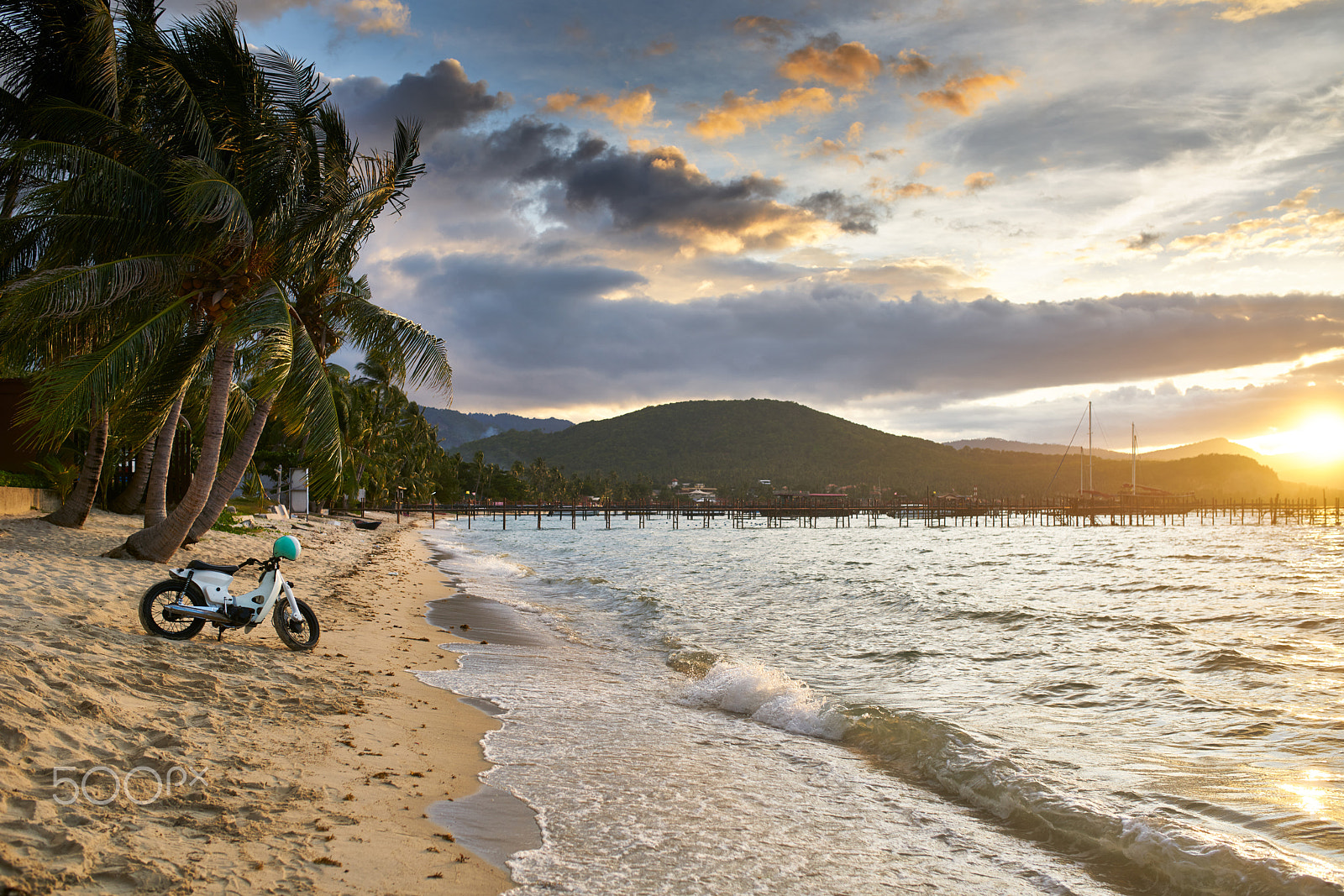 Sigma 35/1.4 EX HSM sample photo. Vintage motorbike on koh samui beach in thailand at sunset photography