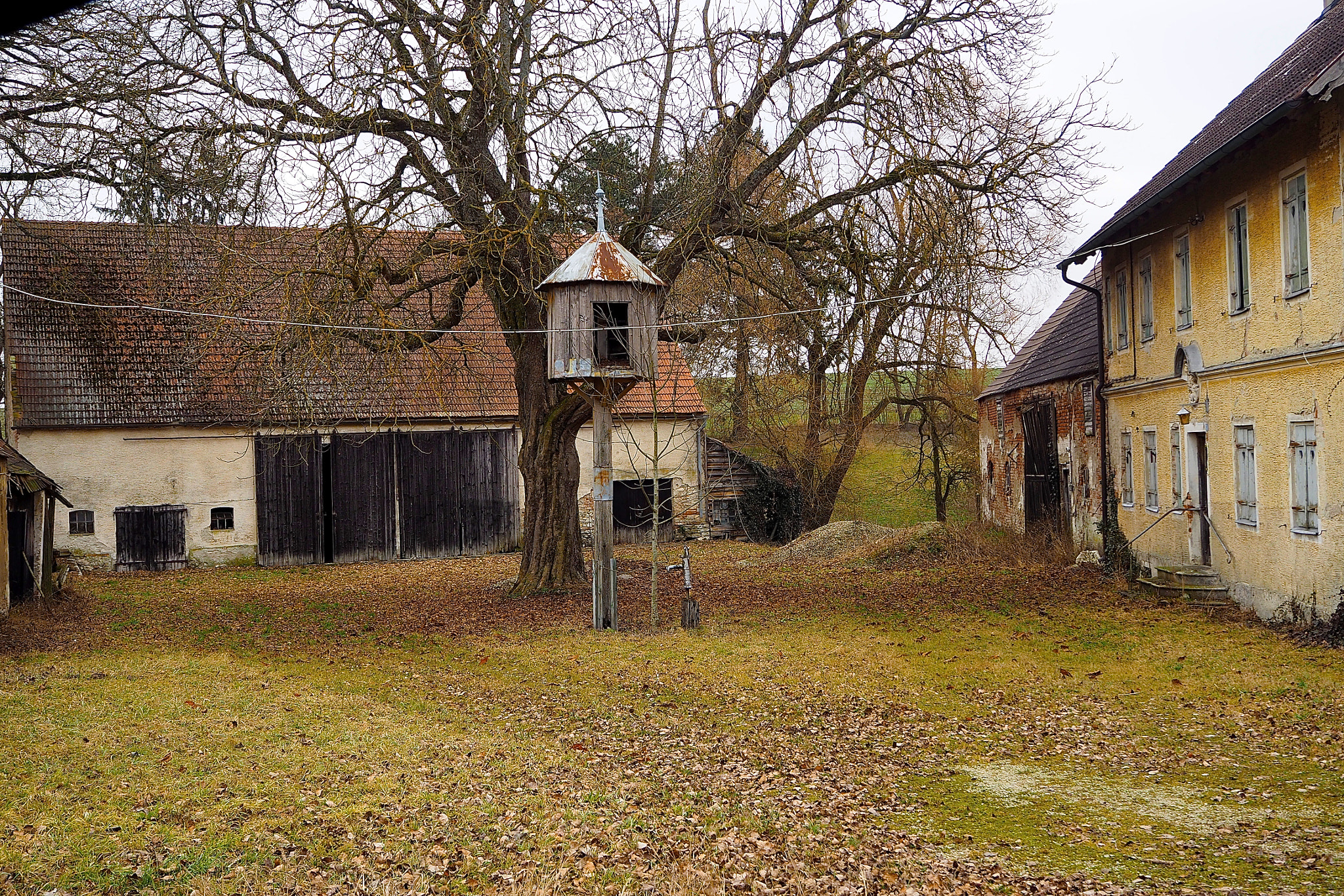 Olympus OM-D E-M5 II sample photo. Courtyard impressions photography