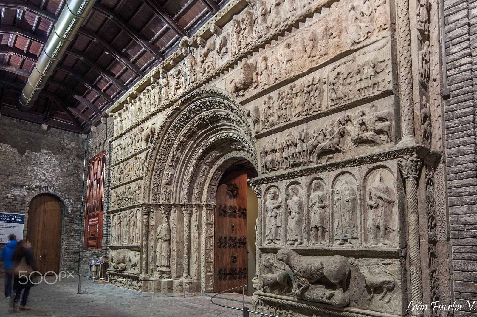 Sigma 10-20mm F4-5.6 EX DC HSM sample photo. Monasterio de ripoll. photography