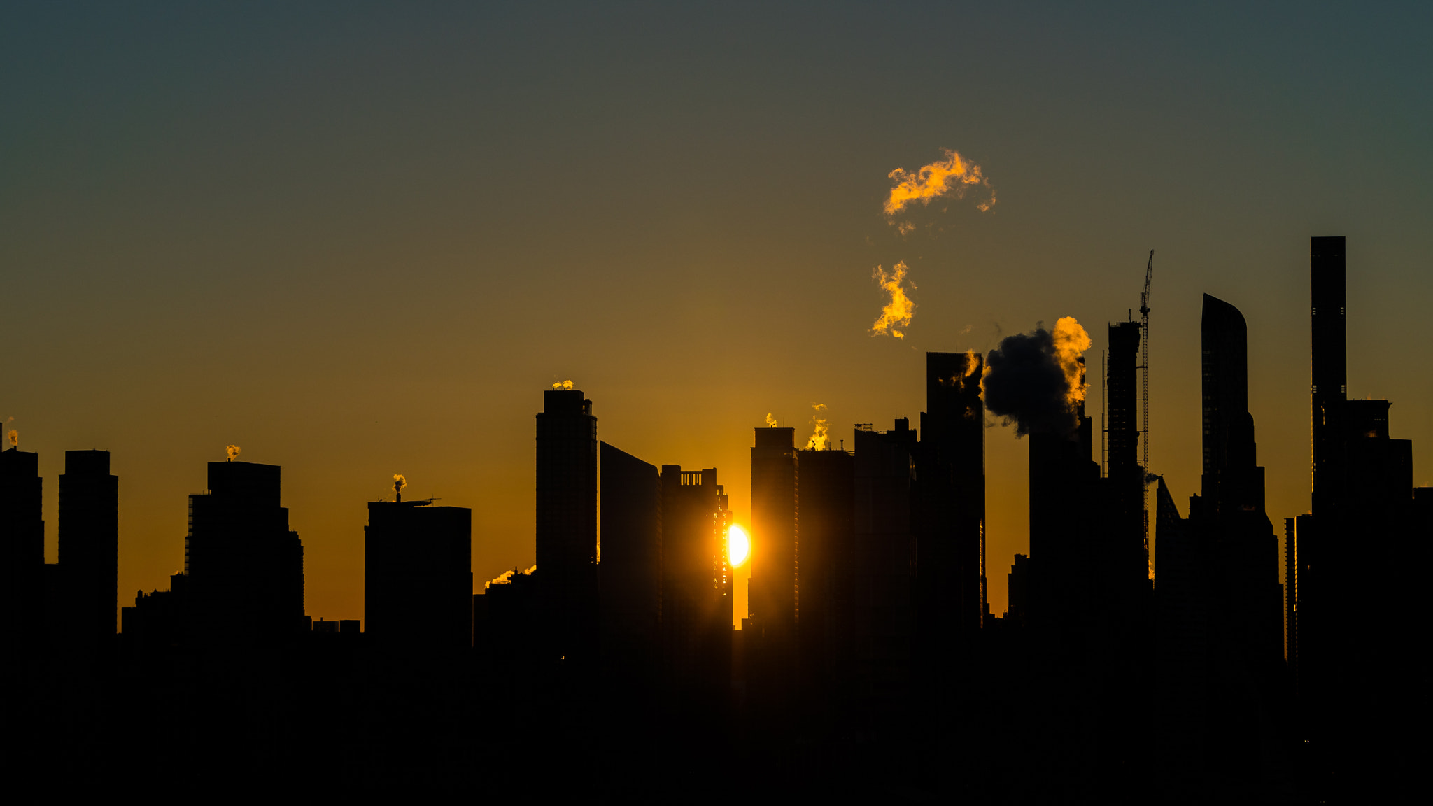 Sony E PZ 18-105mm F4 G OSS sample photo. Rise and shine, manhattan ii photography