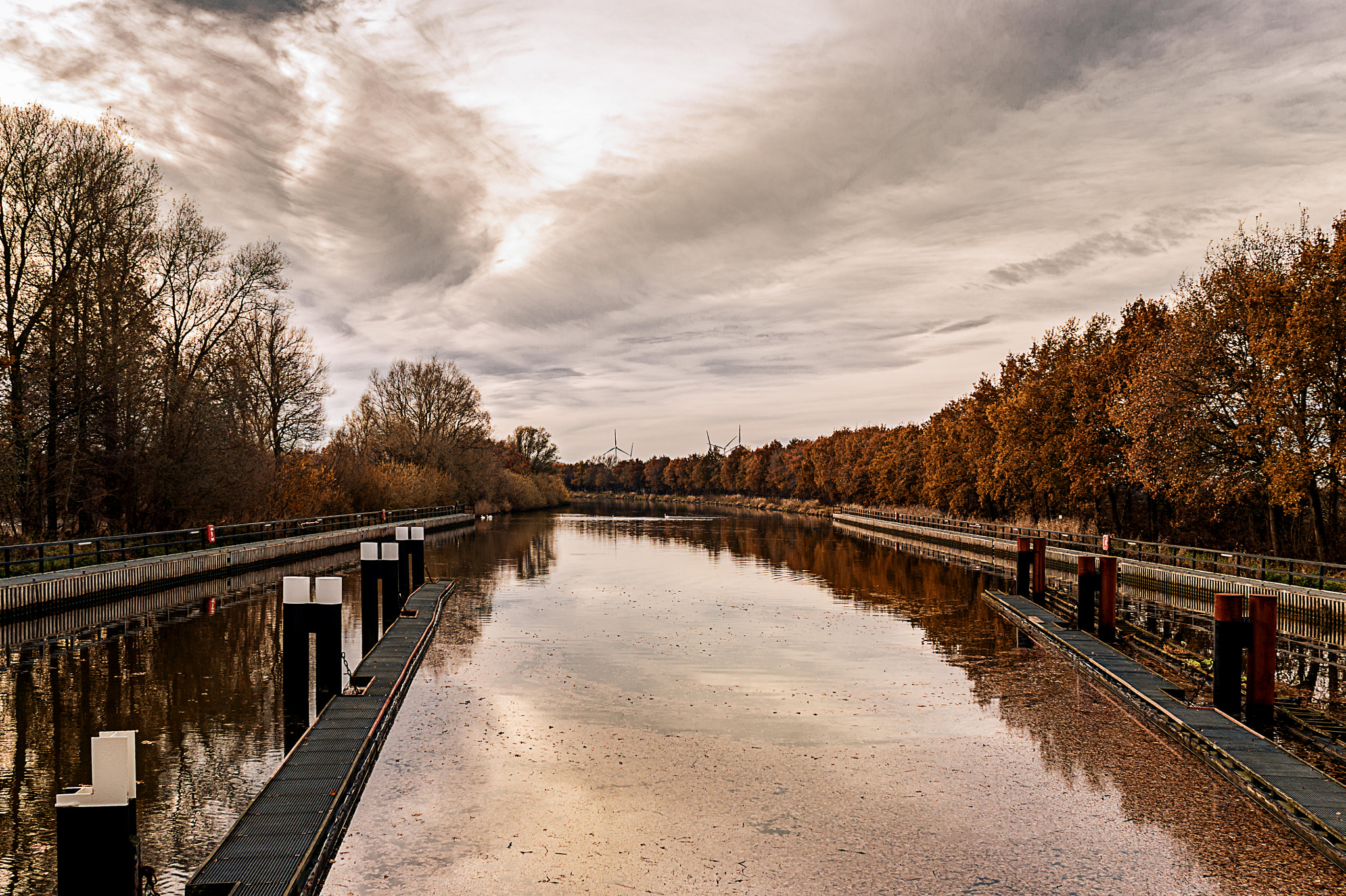 Canon EF-S 18-55mm F3.5-5.6 III sample photo. Gieselauschleuse im herbst photography