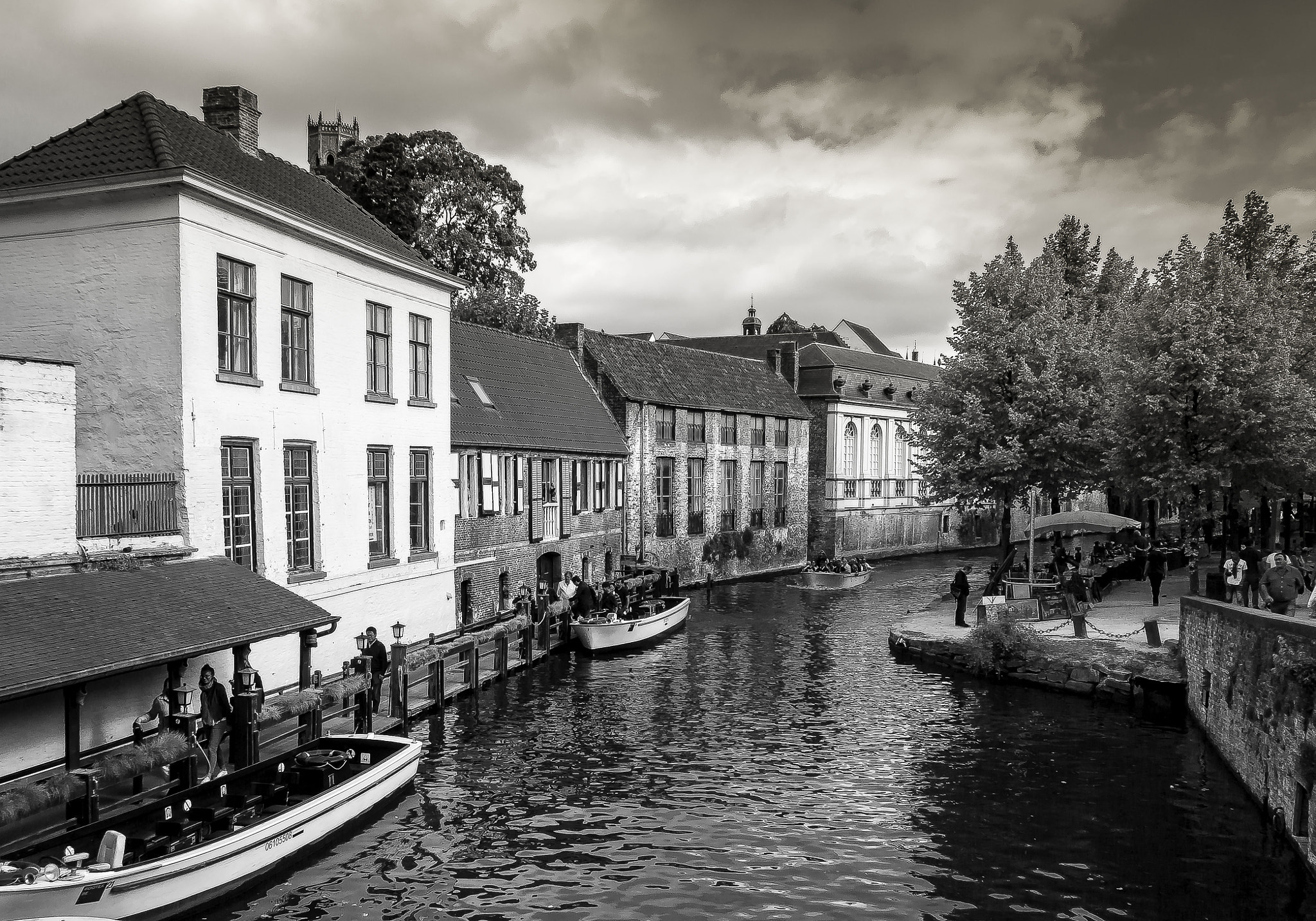 Panasonic Lumix G 14mm F2.5 ASPH sample photo. Canal tours, bruges, belgium photography