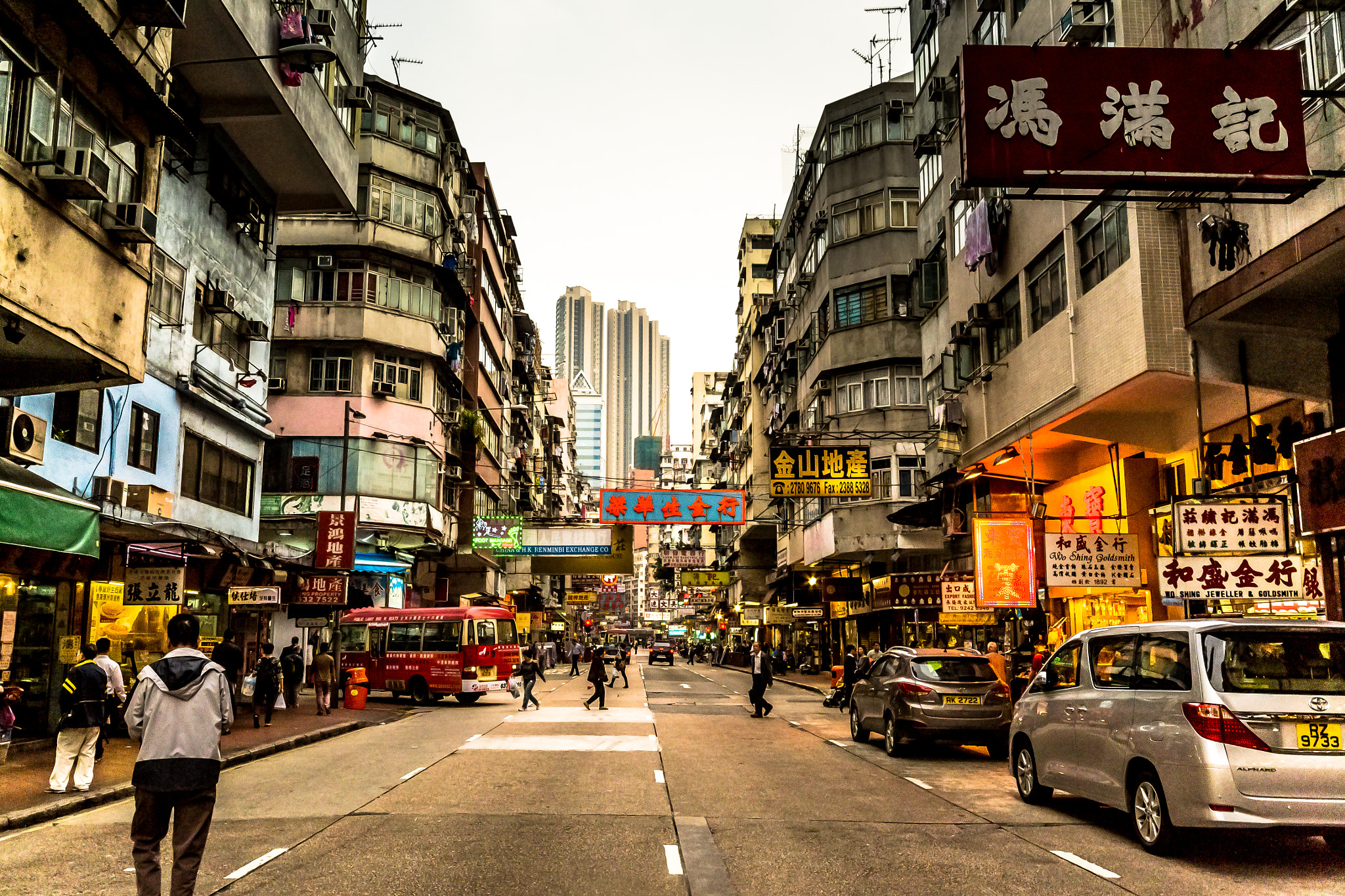 Sigma 10-20mm F4-5.6 EX DC HSM sample photo. Streets of hong kong photography