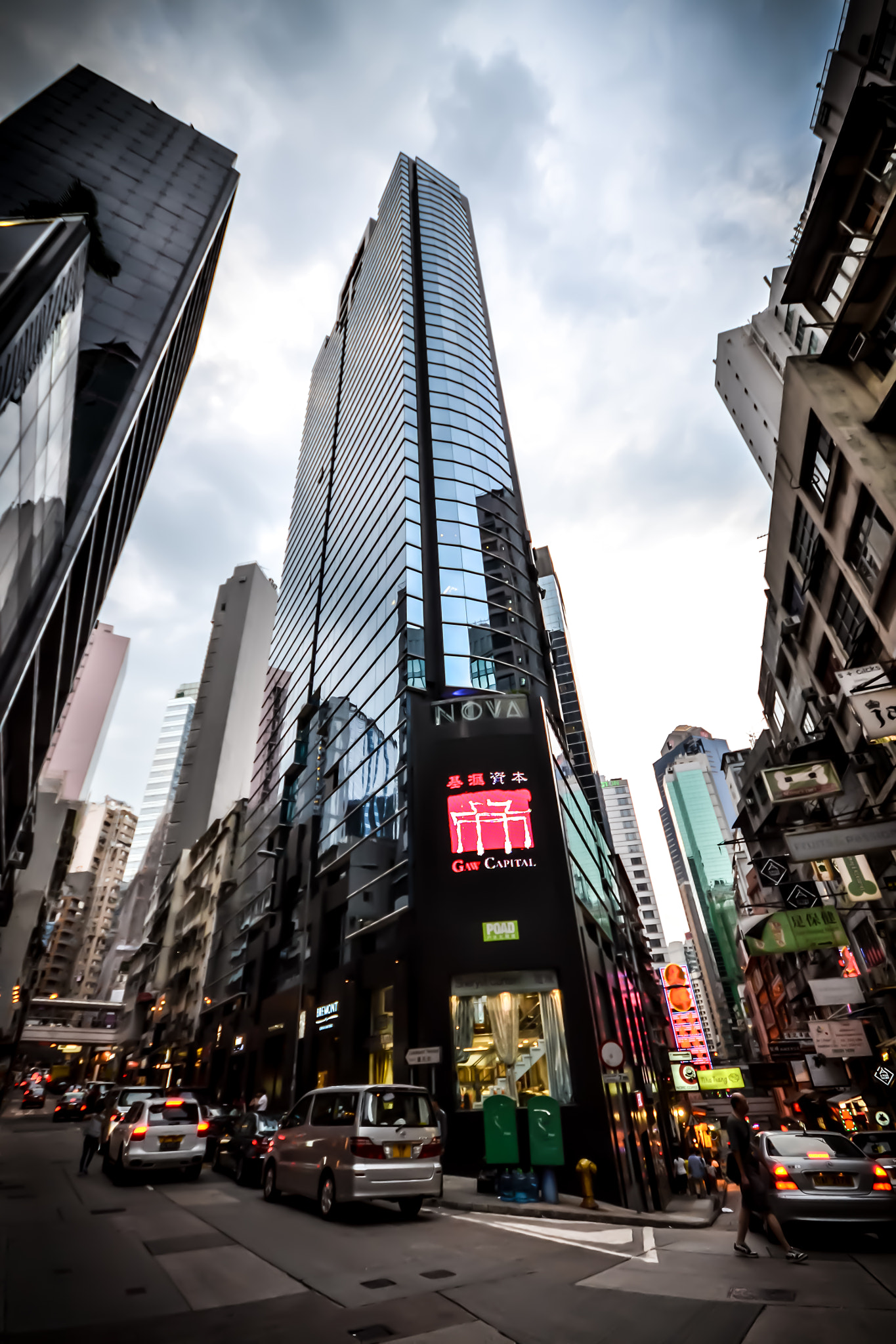 Sigma 10-20mm F4-5.6 EX DC HSM sample photo. Streets of hong kong photography