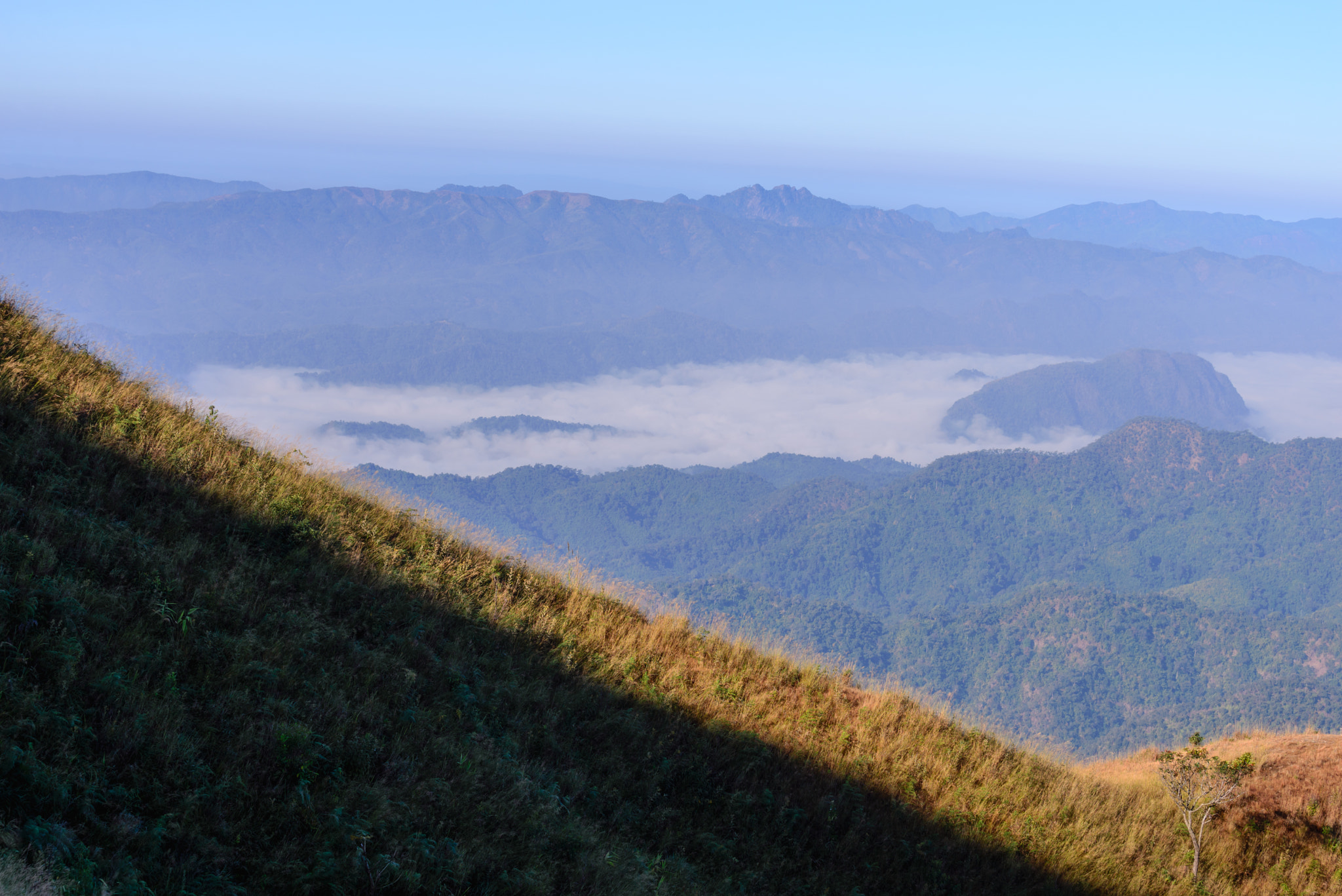 Nikon AF-S Nikkor 70-200mm F4G ED VR sample photo. Beautiful mountain layers with mist and sunlight. photography