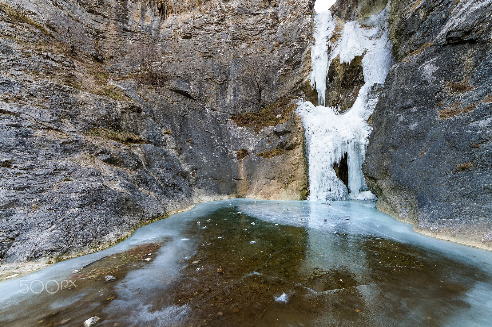 Canon EOS 700D (EOS Rebel T5i / EOS Kiss X7i) + Sigma 8-16mm F4.5-5.6 DC HSM sample photo. Frozen waterfall photography
