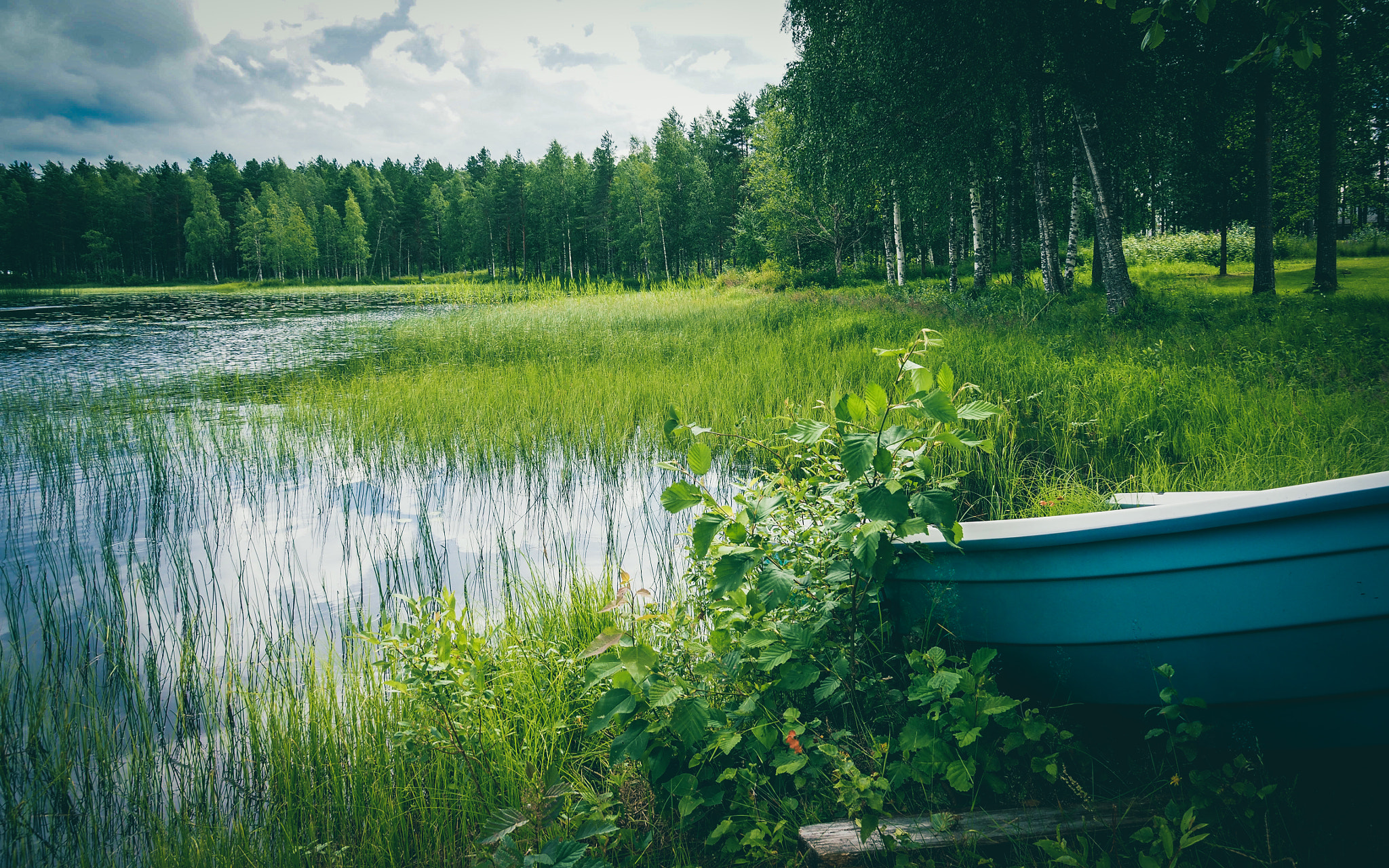 Olympus PEN E-PL7 sample photo. Lonely boat photography