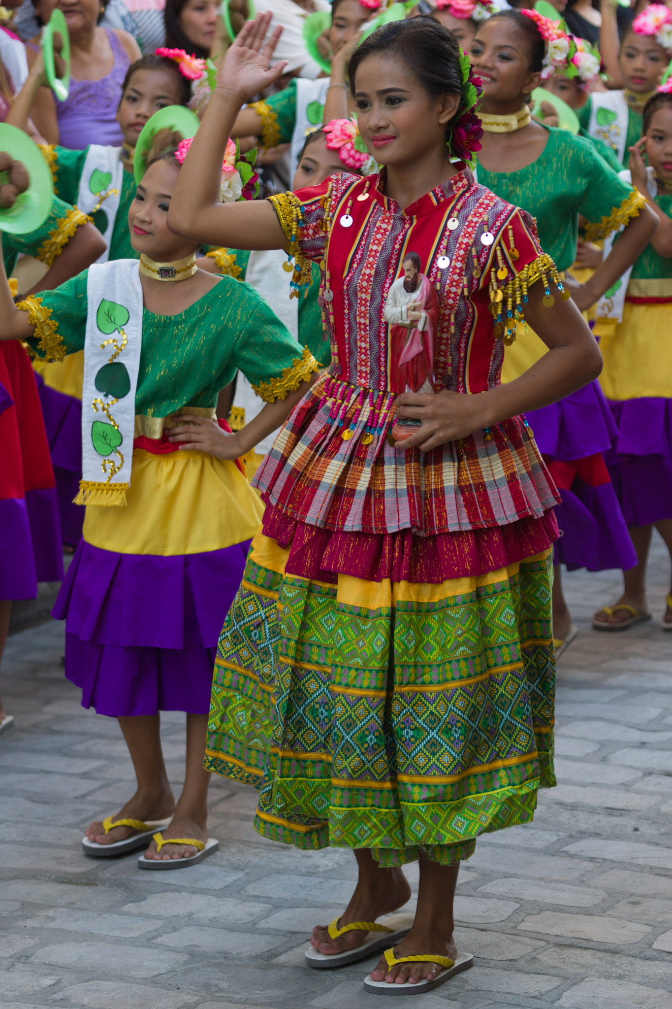 Sony a6000 + Sony FE 70-200mm F4 G OSS sample photo. Street performer photography