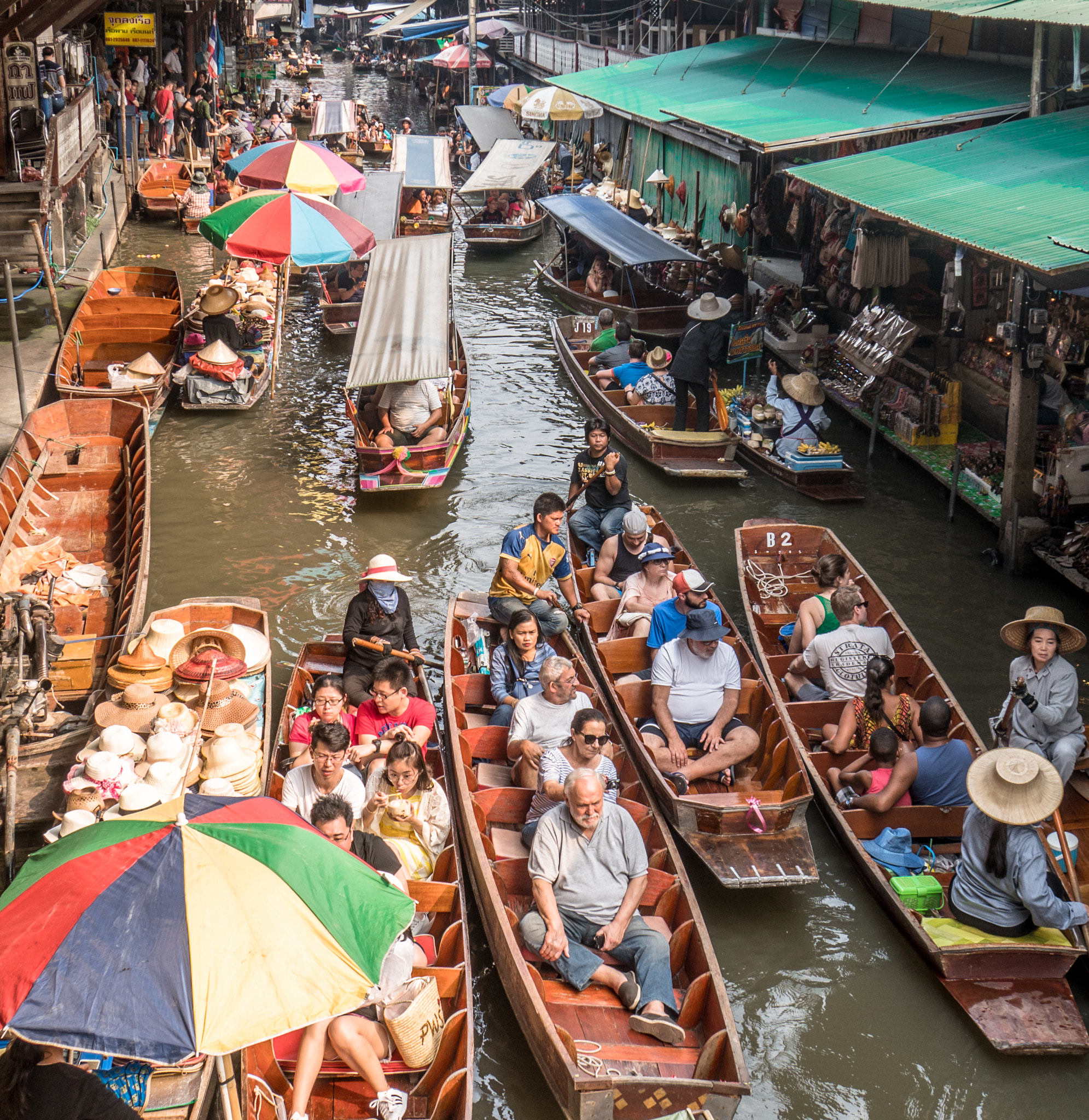 Sony E 18-200mm F3.5-6.3 OSS LE sample photo. Rush hour at damnoen saduak photography