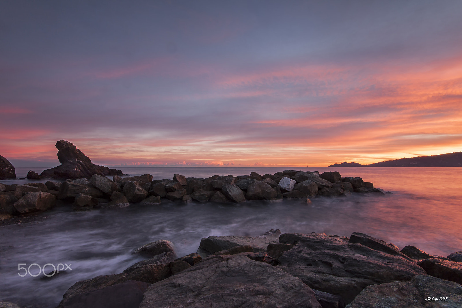 Canon EOS 50D + Sigma 10-20mm F4-5.6 EX DC HSM sample photo. Tramonto pozzetto photography