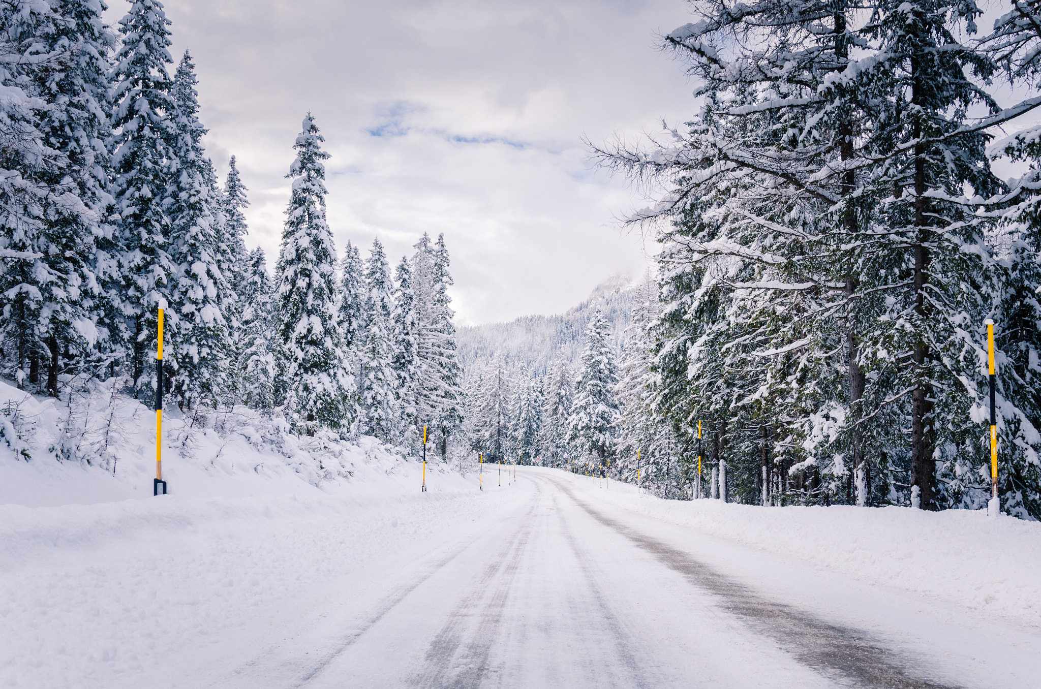Nikon AF-S Nikkor 24-120mm F4G ED VR sample photo. Icy mountain road through a forest photography