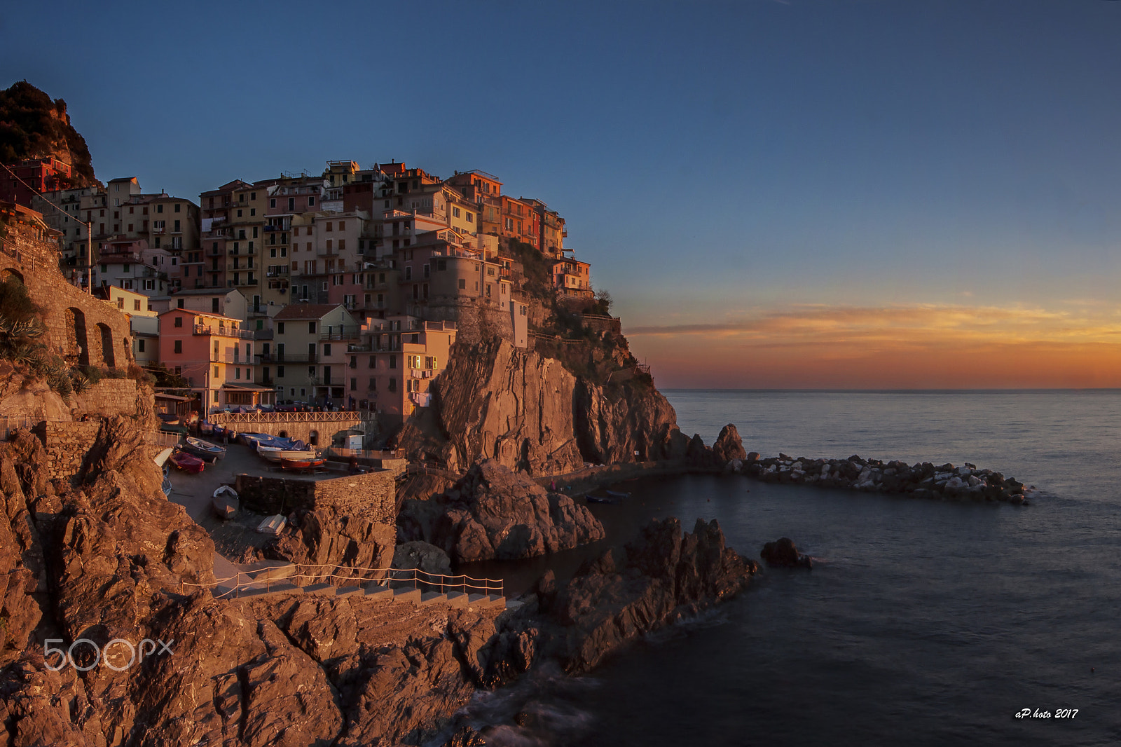 Canon EOS 50D + Sigma 10-20mm F4-5.6 EX DC HSM sample photo. Tramonto a manarola photography