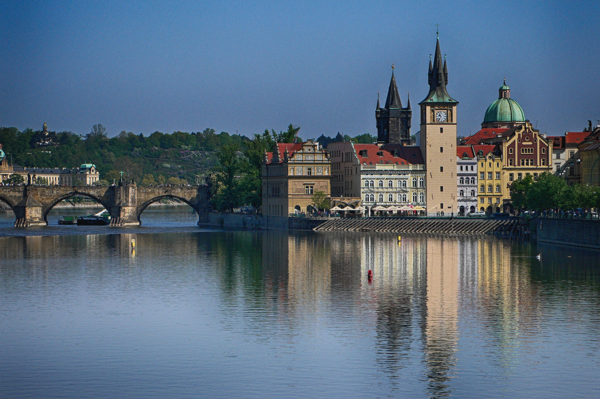 Panasonic DMC-LX1 sample photo. Reflections on the vltava river photography