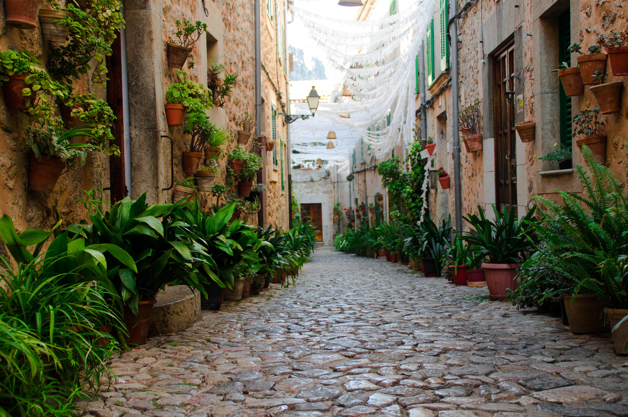 Sony DT 18-200mm F3.5-6.3 sample photo. Valldemossa streets photography
