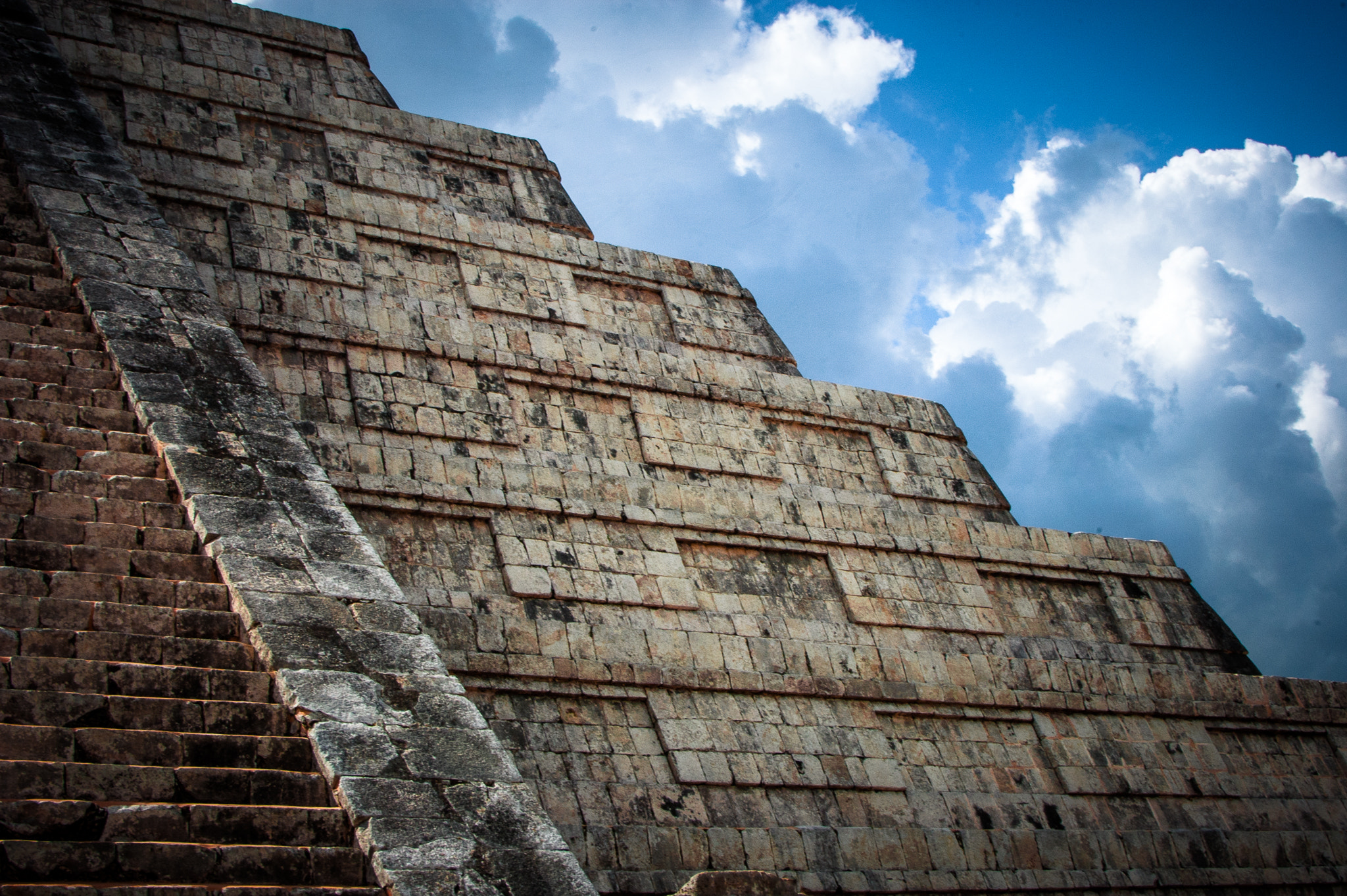 Nikon D70s + Nikon AF-S DX Nikkor 35mm F1.8G sample photo. Chichen itza photography